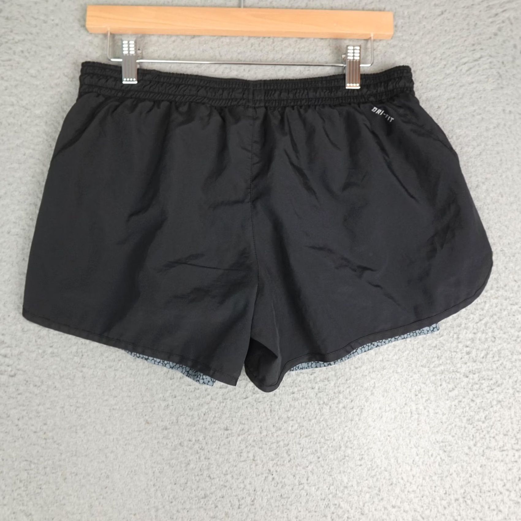 Nike Nike Womens Large Black Dri Fit Running Athletic Workout Lined Shorts 4 Inseam Size 36" / US 14 / IT 50 - 5 Thumbnail