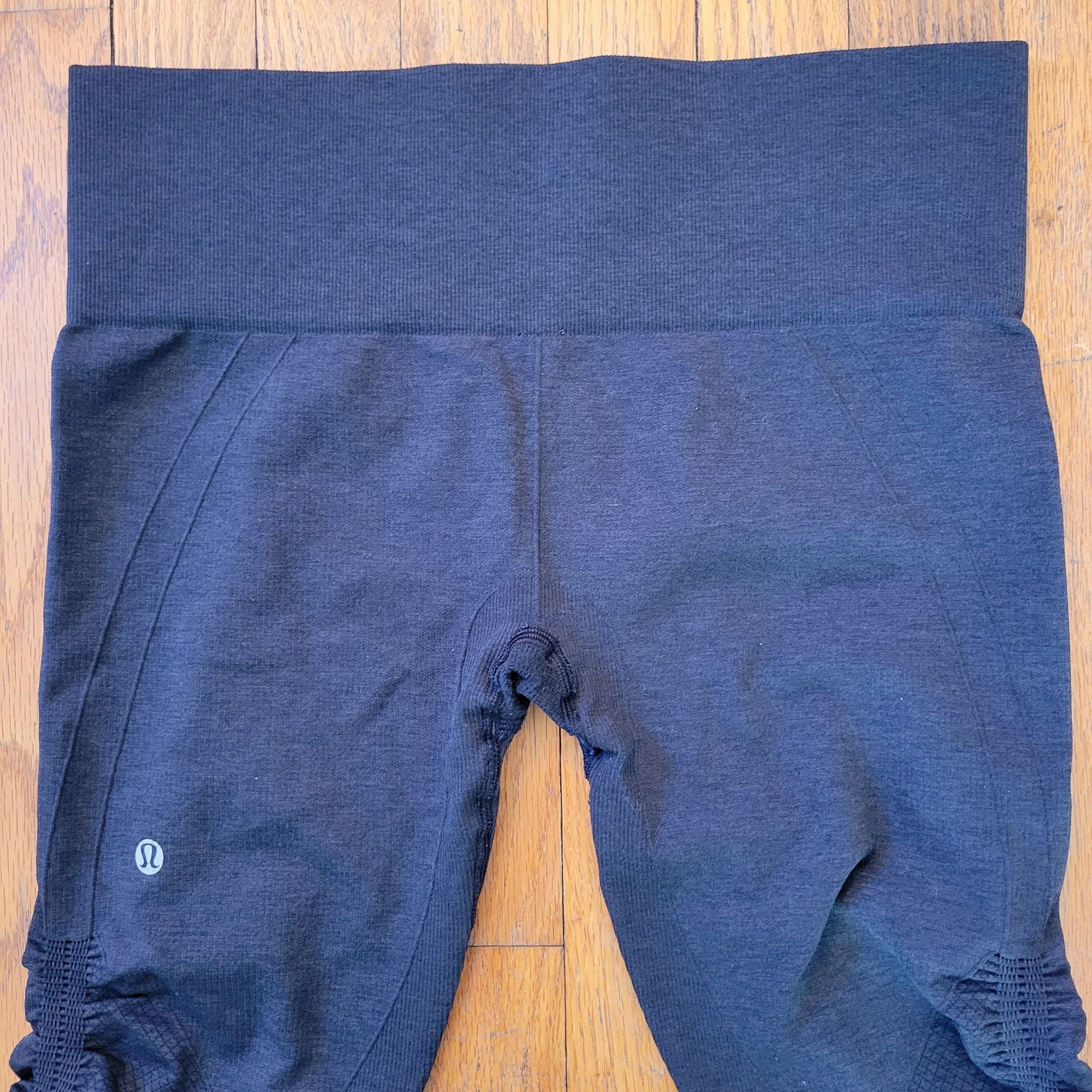 Lululemon Lululemon Yoga Crop Leggings Ruched Details High Waist 8 IN Size 30" / US 8 / IT 44 - 2 Thumbnail