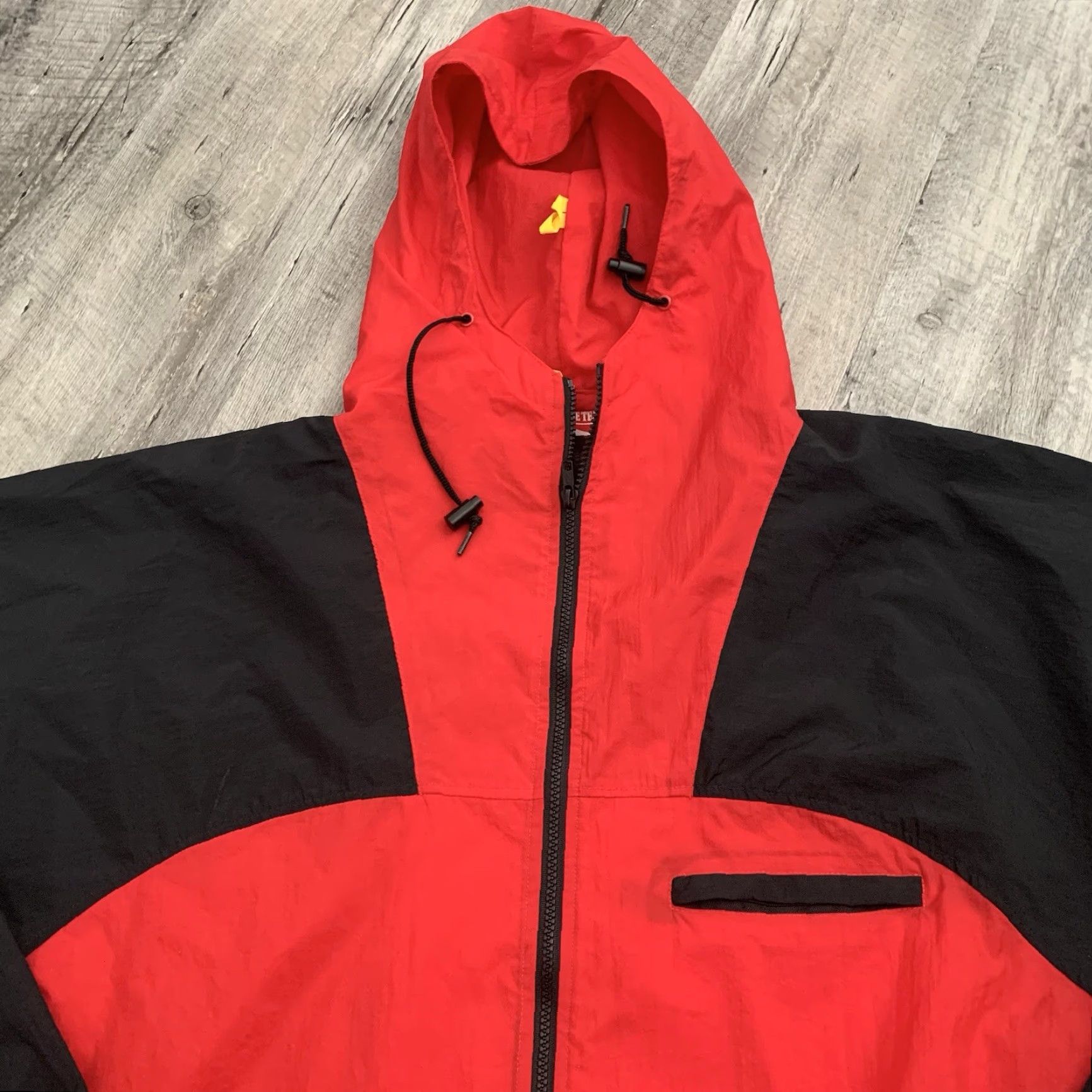 Marlboro Marlboro Adventure Team Windbreaker Jacket Mens XL Red Black Hooded Full Zip Lightweight Nylon Colorblock 90s Outdoor Classic Pockets Weatherproof? Size US XL / EU 56 / 4 - 3 Thumbnail