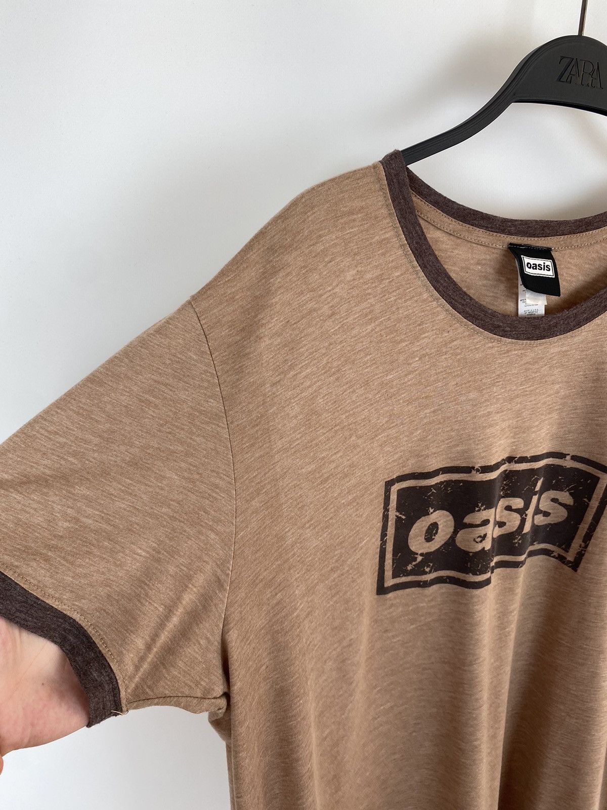 Band Tees Oasis Band Classic Logo Brown Ringer Tee Size US XL / EU 56 / 4 - 10 Thumbnail
