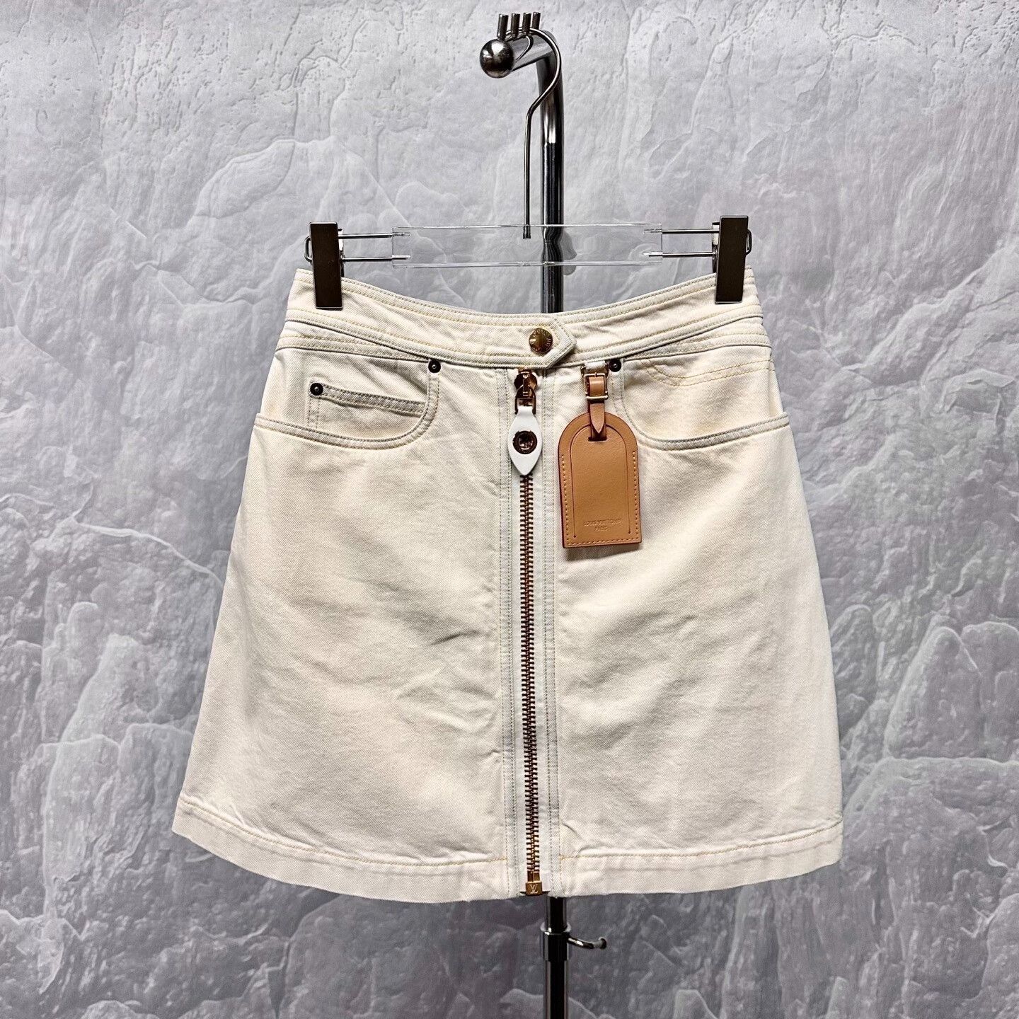 Louis Vuitton new louis vuitton zipper denim skirt Size 36" / US 14 / IT 50 - 1 Thumbnail