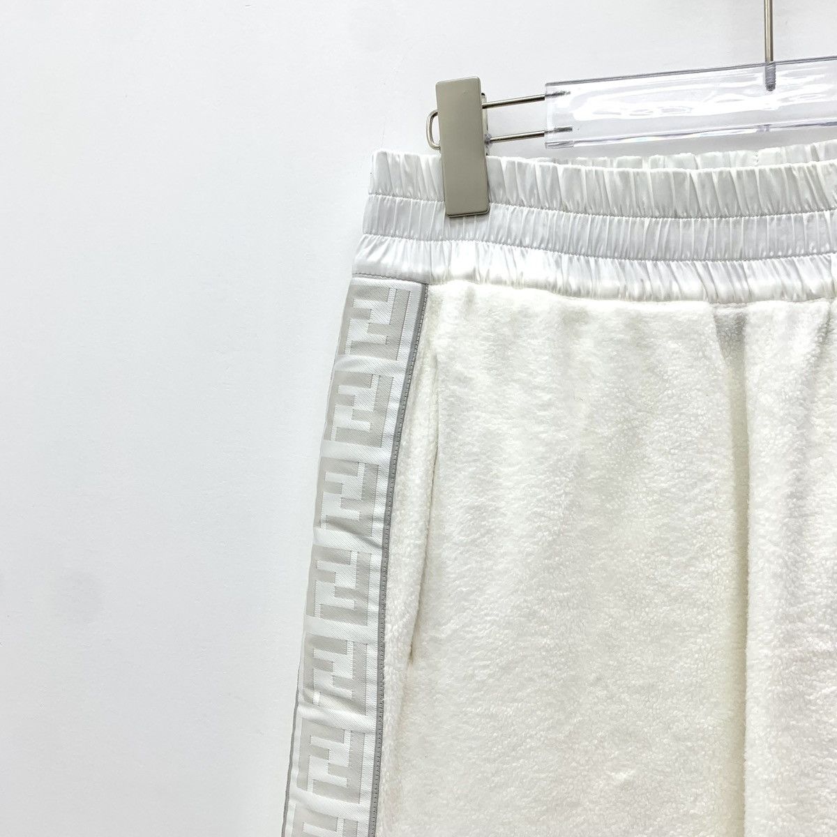 Fendi Fendi White Side Logo Cuffed Casual Sports Pants K26WX Size 27" / US 4 / IT 40 - 3 Thumbnail