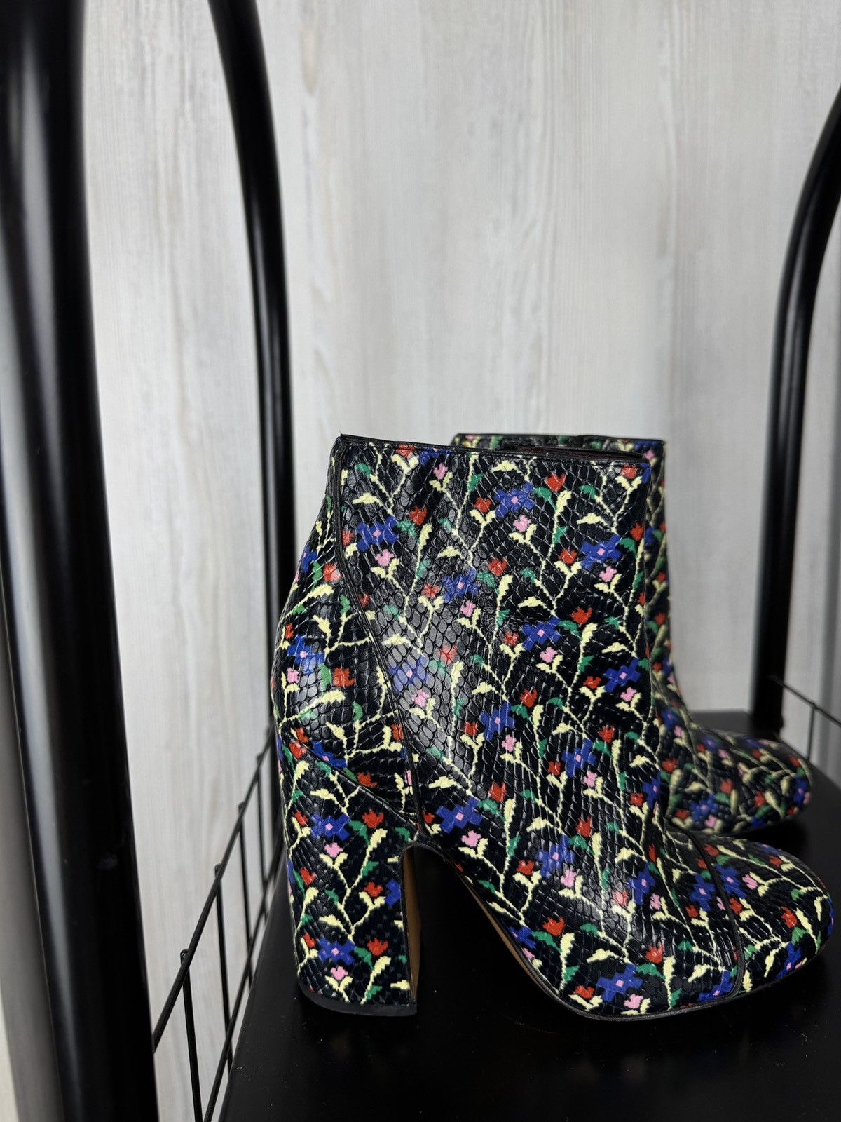 Marc Jacobs Marc Jacobs Cora Snake Floral Ankle Boots Size 36 (US6) Size US 6 / IT 36 - 2 Thumbnail