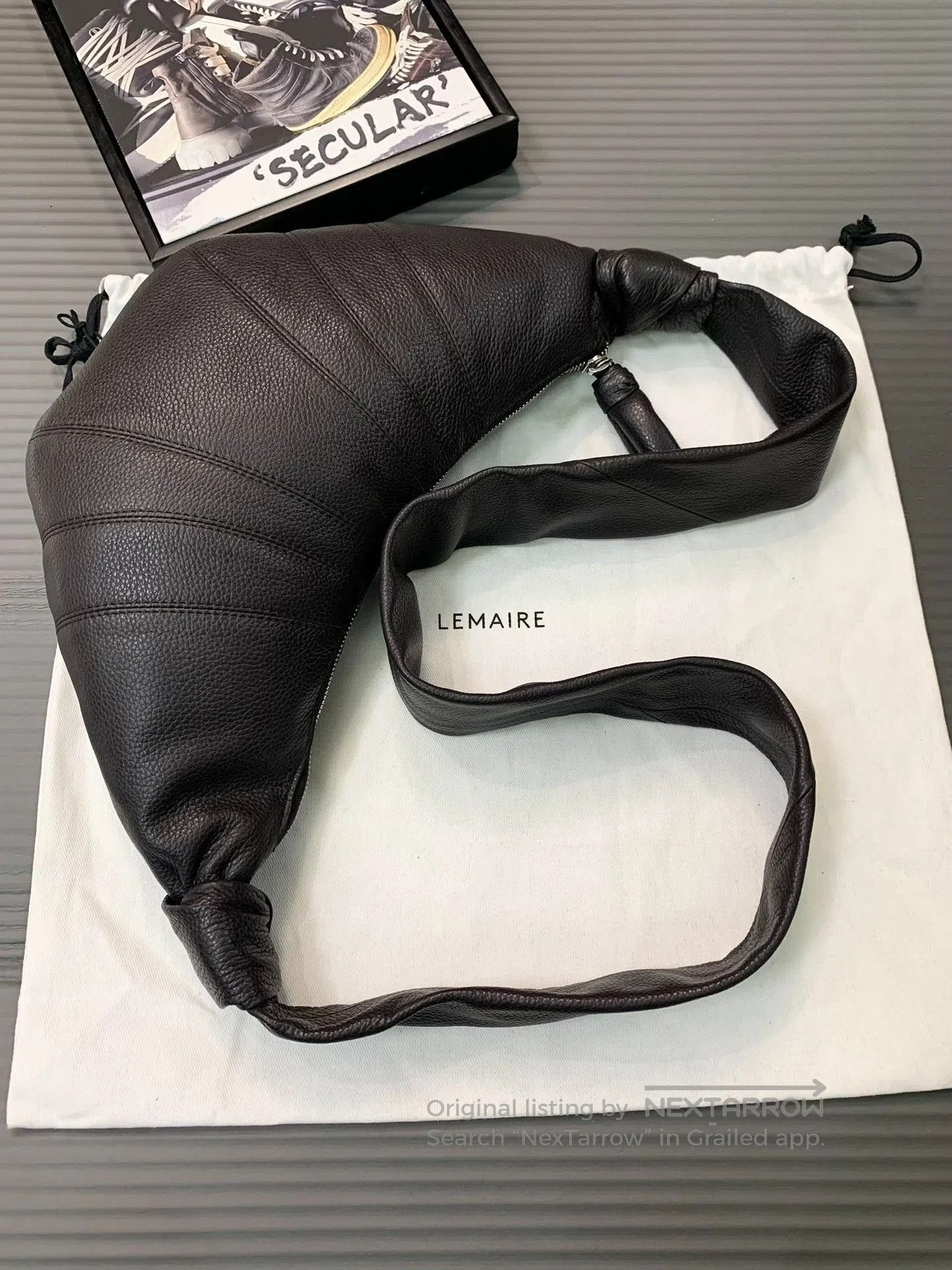 Lemaire Lemaire Small Dark Chocolate Croissant Bag. Size ONE SIZE - 4 Thumbnail