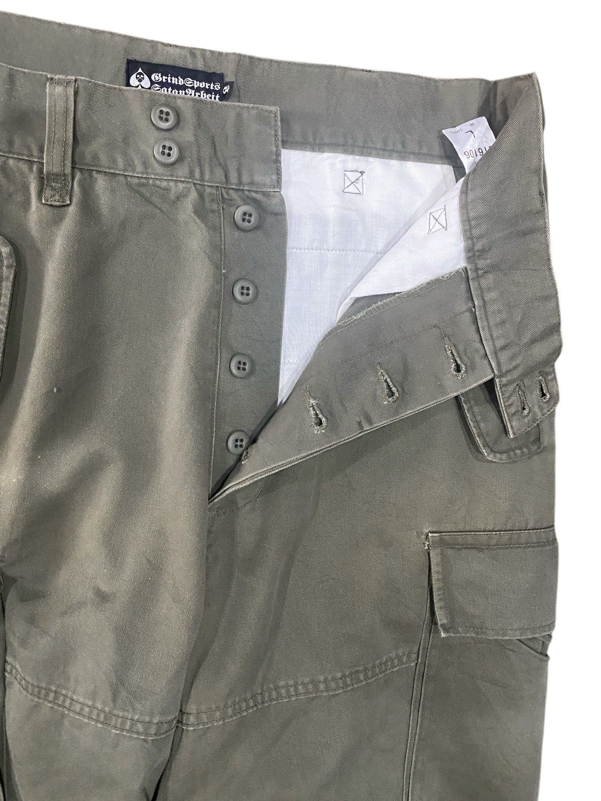 SATAN ARBEIT Short Pant Cargo