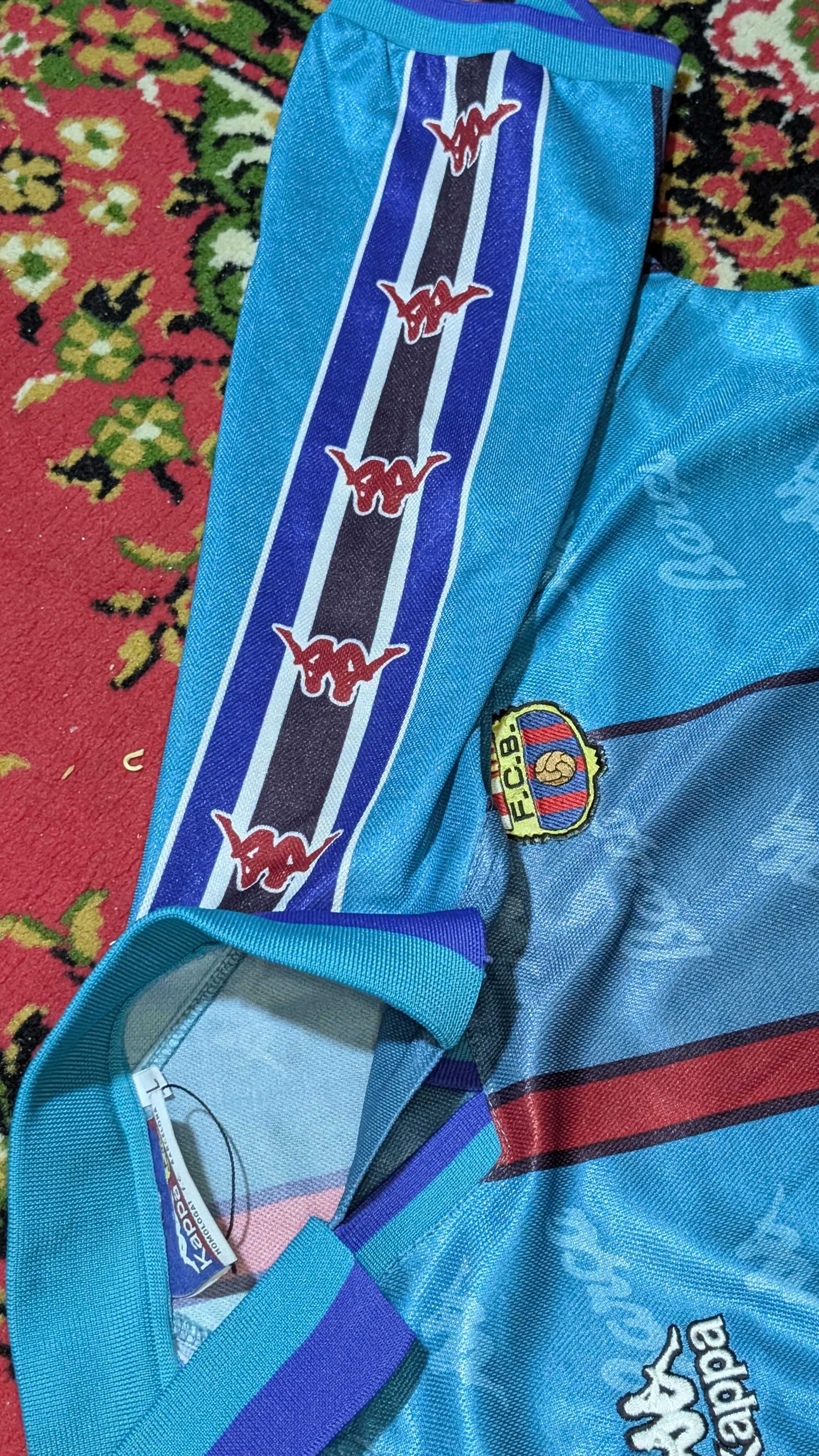 Kappa Barcelona Away 1995/1997 Original Ronaldo #9 Size US L / EU 52-54 / 3 - 4 Thumbnail