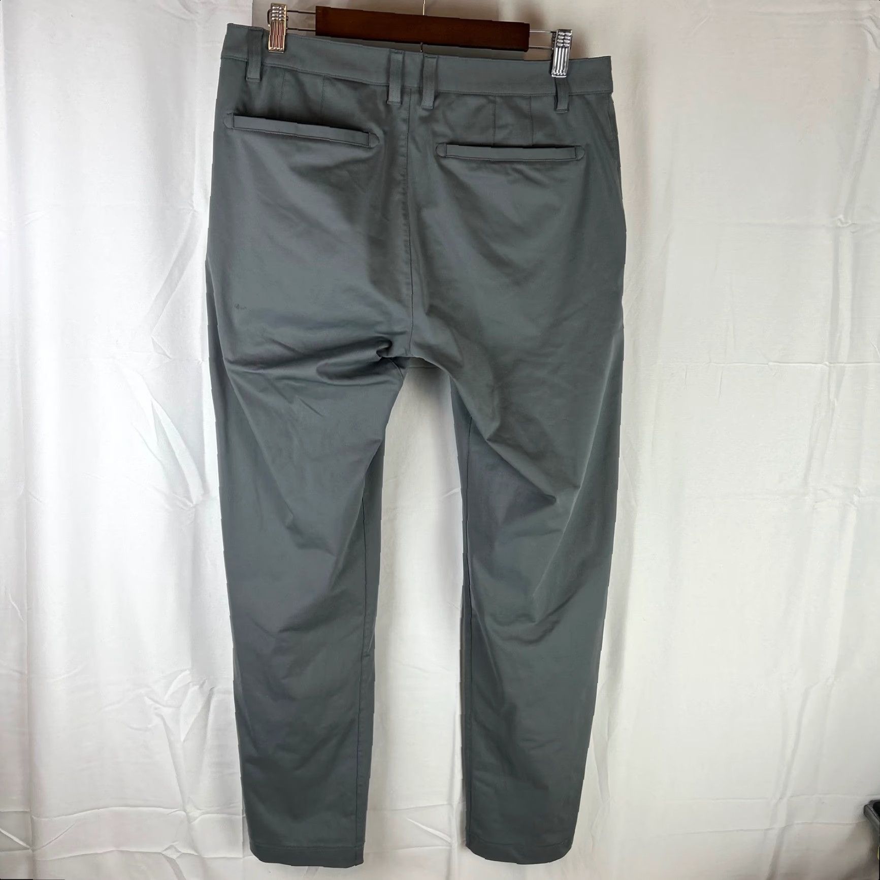 Rhone VINTAGE? No — ignore. Produce title: Rhone Commuter Pants Mens 32 Grey Technical Performance Trousers 100161 Size US 32 / EU 48 - 7 Thumbnail