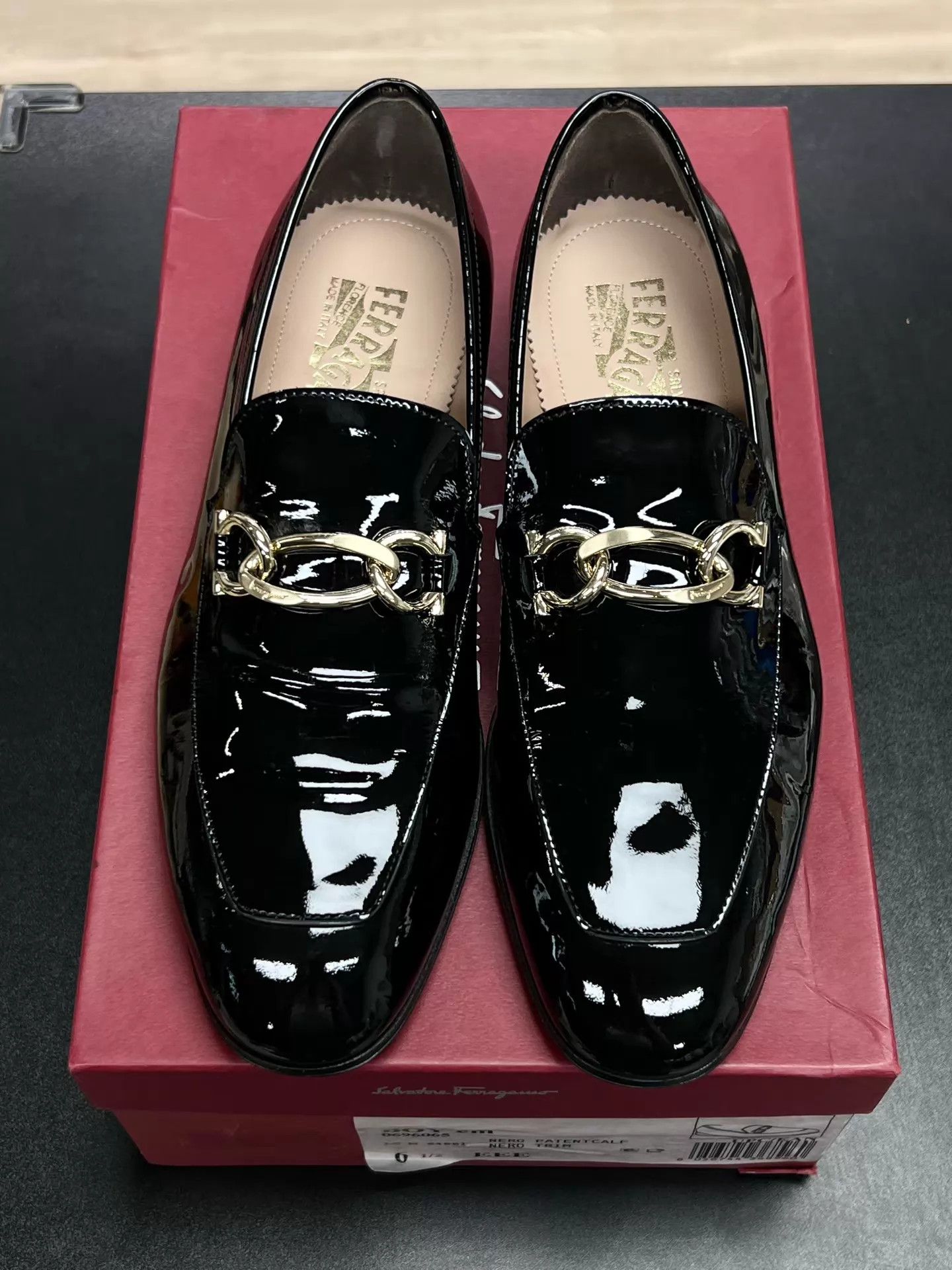 Salvatore Ferragamo Ferragamo GANCINI Patent Leather Loafer 39.5 Near Mint Size US 9 / IT 39 - 2 Thumbnail
