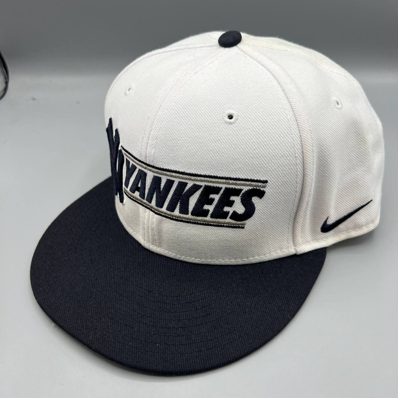 Nike New York Yankees Hat Men Embroidered Nike True Snap Back Cap Size ONE SIZE - 1 Thumbnail