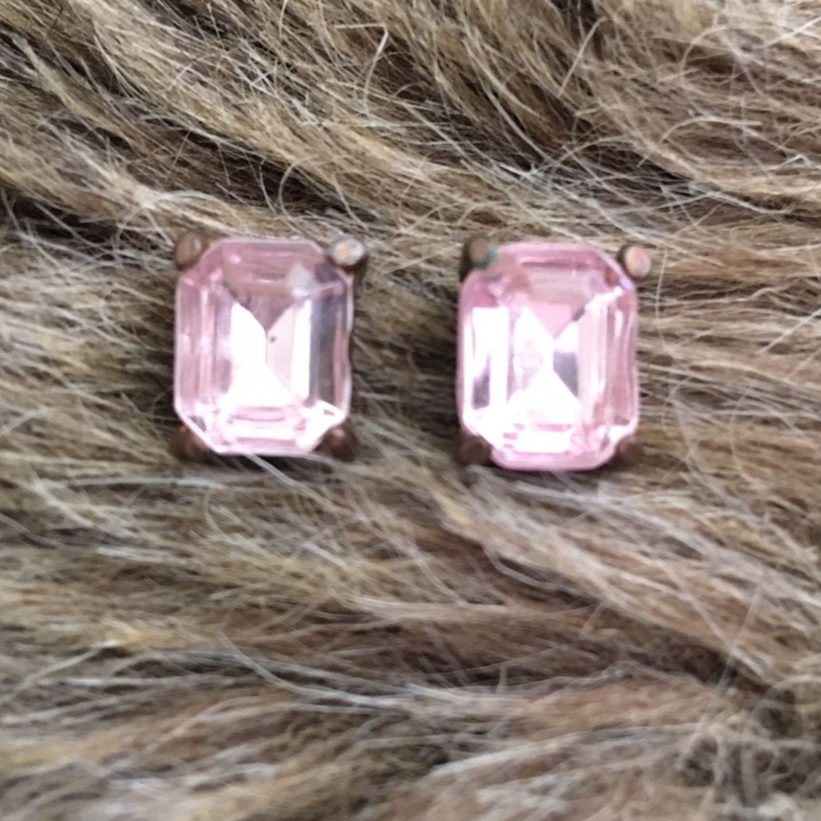 Vintage Vintage rectangle pink crystal stone earrings Size ONE SIZE - 1 Thumbnail