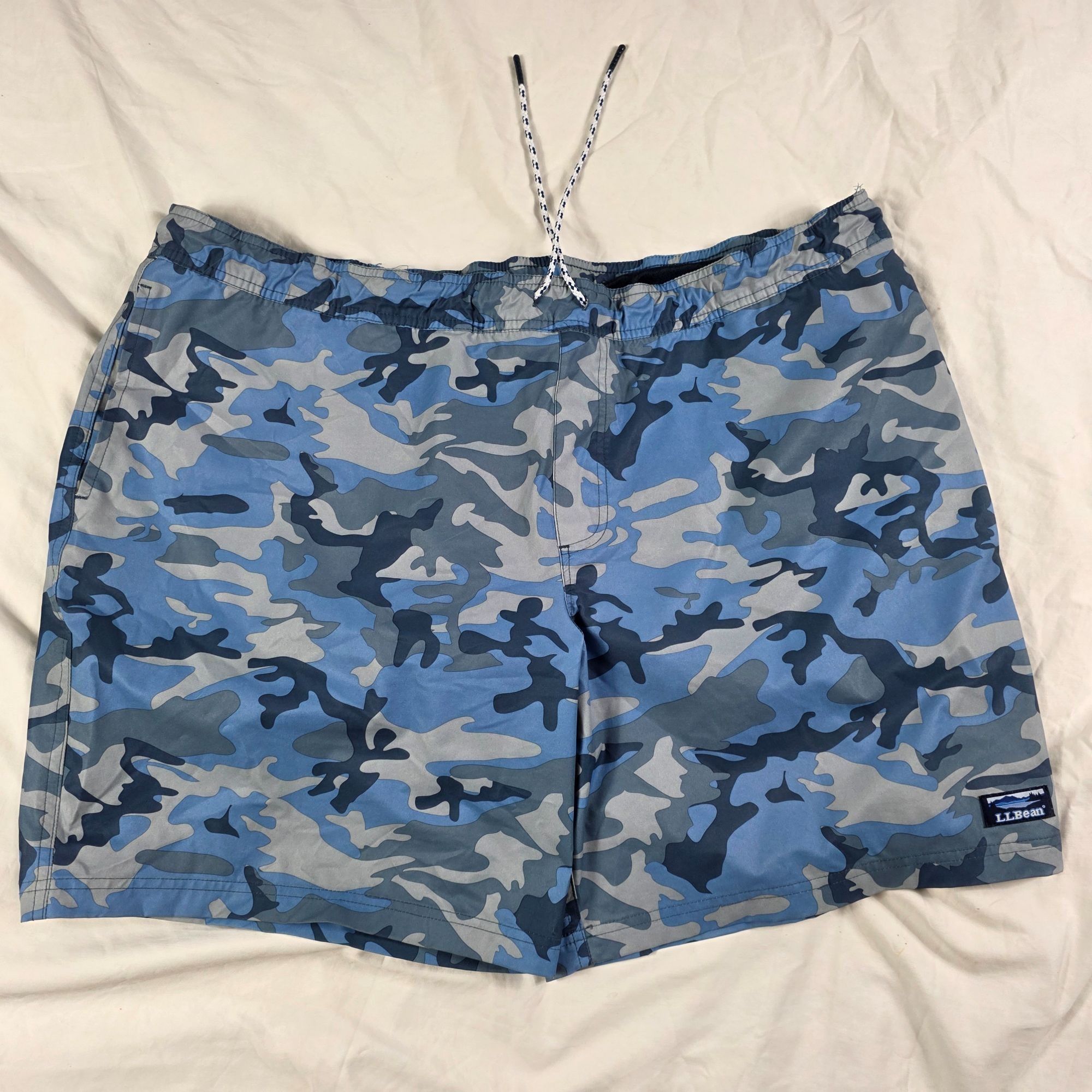 L.L. Bean L.L. Bean Vacationland Swim Trunks Mens 2XL Blue Camo Shorts Size US 40 / EU 56 - 2 Thumbnail