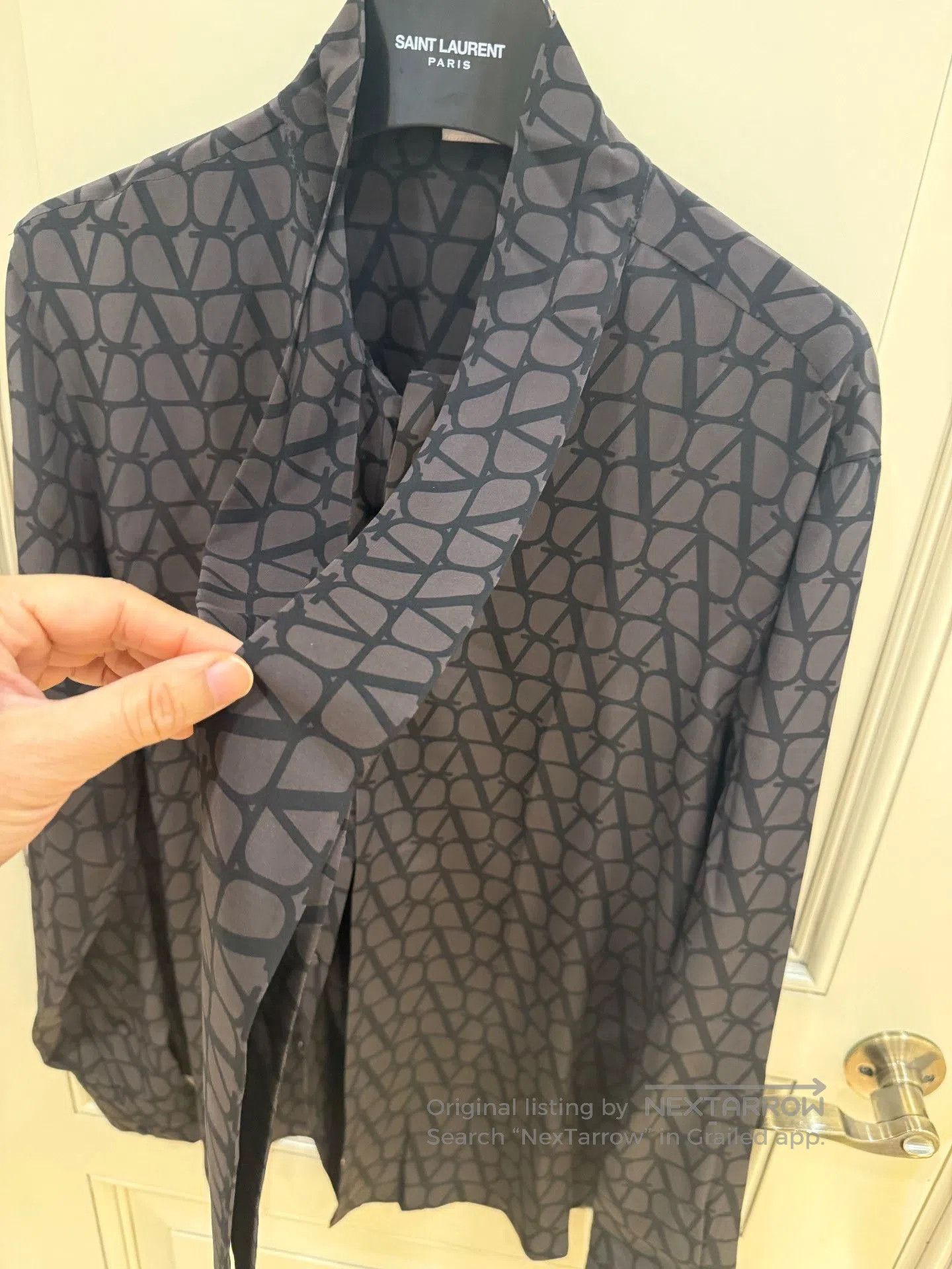 Valentino Valentino Silk Logo Print Shirt. Size US M / EU 48-50 / 2 - 8 Thumbnail