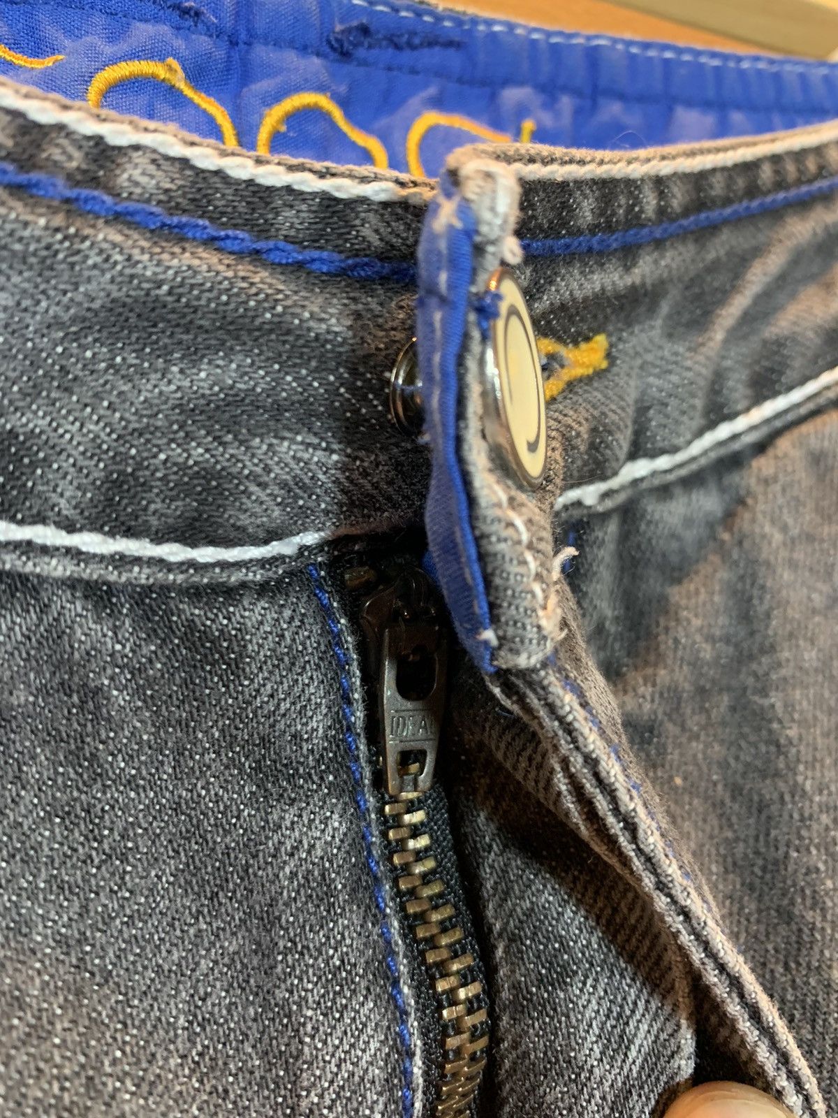 Coogi *RARE* Vintage 1990’s COOGI Embroidered Faded Denim Jeans Size US 28 / EU 44 - 11 Thumbnail