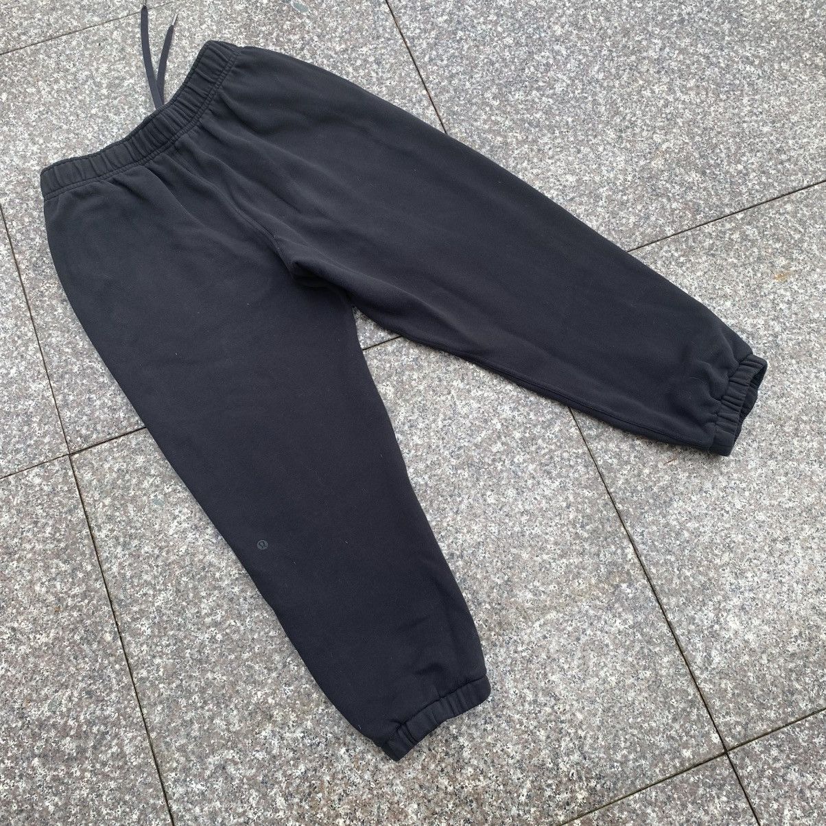 Lululemon Lululemon oversized sweatpants Size 28" / US 6 / IT 42 - 2 Thumbnail