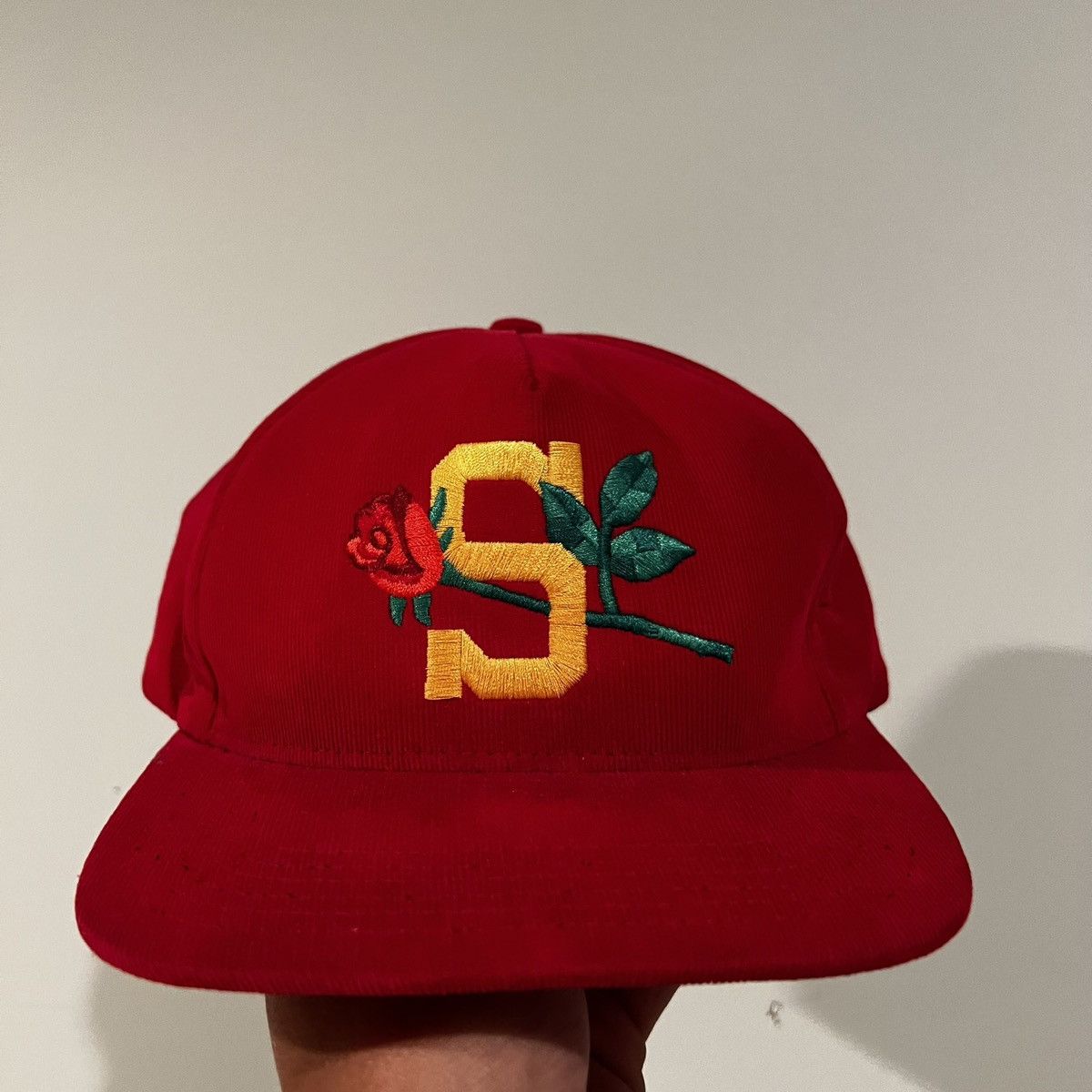 Supreme Supreme Rose S Logo snapback red Size ONE SIZE - 2 Thumbnail