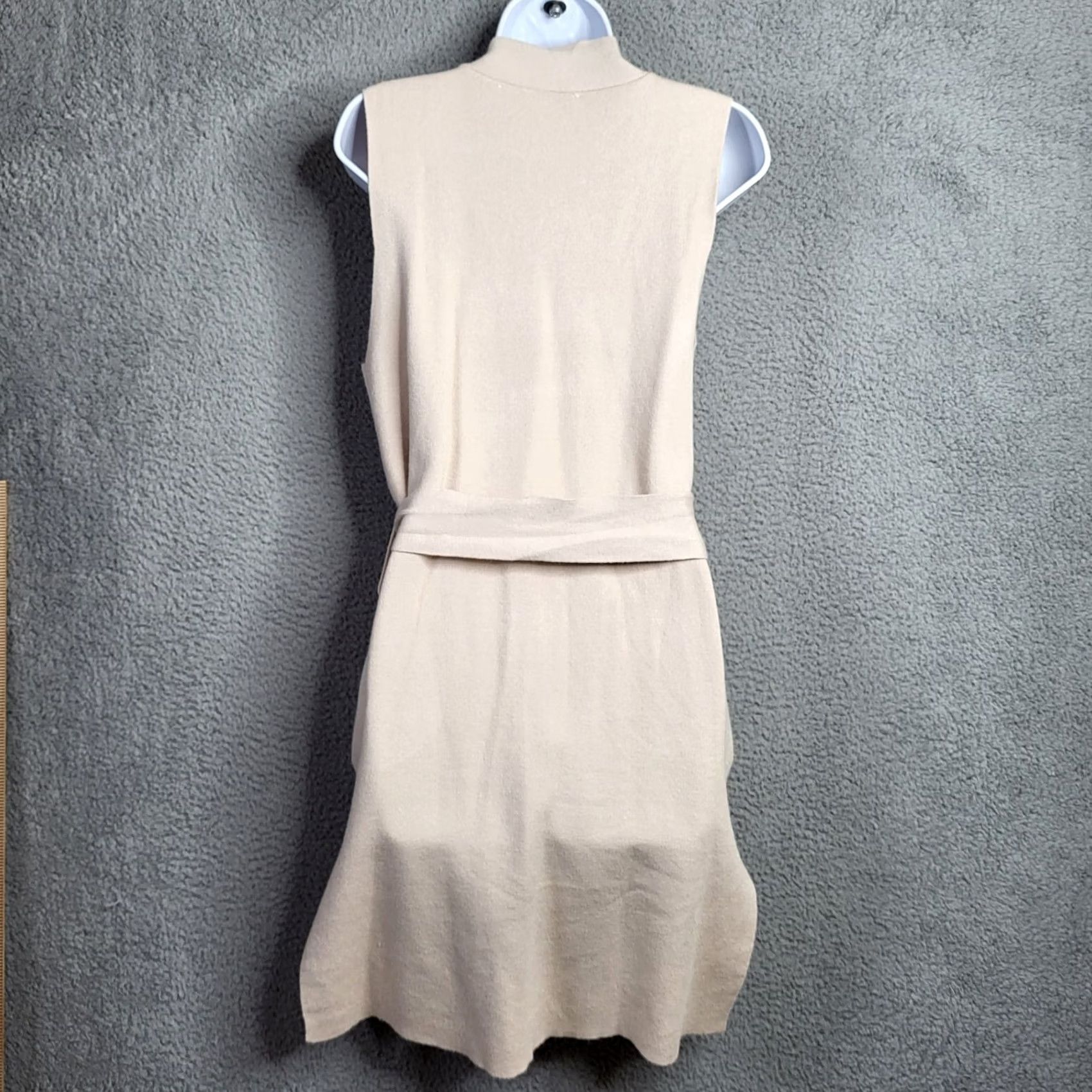 Vintage cupcakes and cashmere Vest Women's XS Ivory Knit Sleeveless V-Neck Regular Size XS Sleeveless Vest Womens Ivory Knit Size XS / US 0-2 / IT 36-38 - 3 Thumbnail