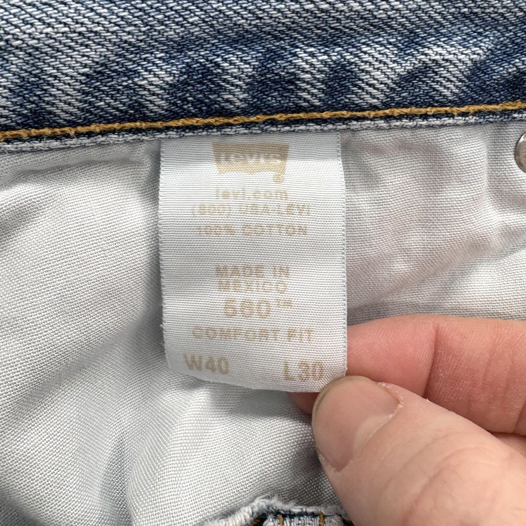 Levi's VINTAGE Levi's 560 Comfort Fit Jeans Mens 40x29 Blue Relaxed Tapered Denim Y2K Jeans Mens Blue 560 Comfort Fit"} Size US 40 / EU 56 - 7 Thumbnail
