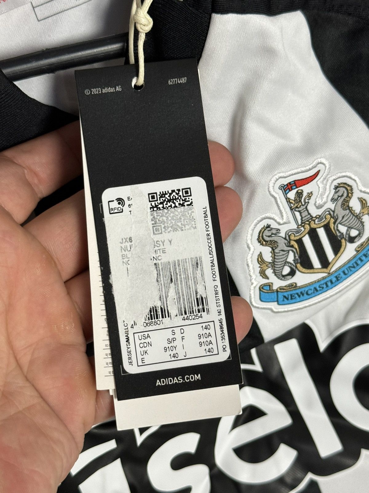 Adidas KIDS New Newcastle United 24/25 Home Isak Football Jersey Size US XS / EU 42 / 0 - 11 Thumbnail
