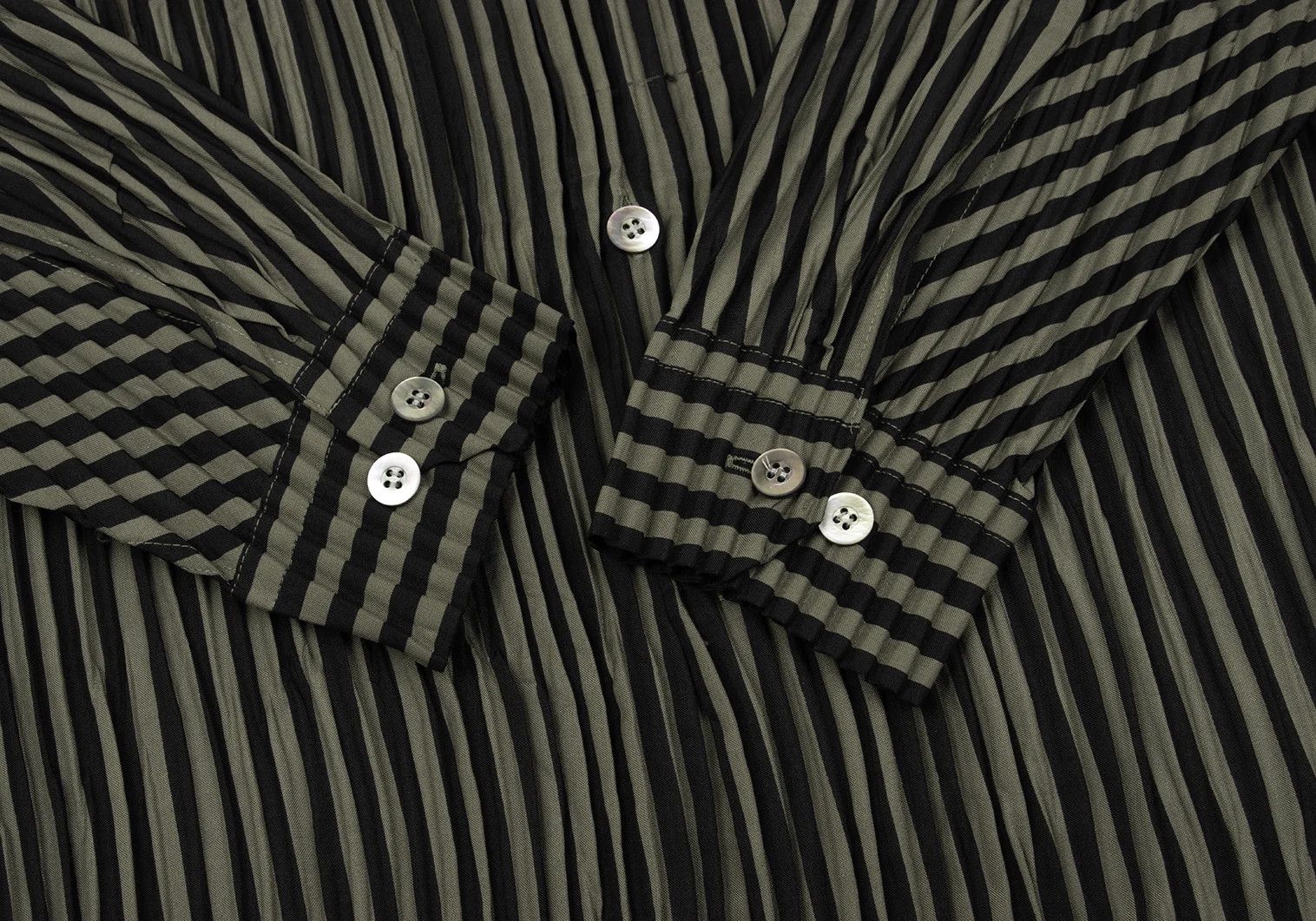 Issey Miyake Pleated Stripe Band Collar Shirt in Black Khaki M Size US M / EU 48-50 / 2 - 9 Thumbnail