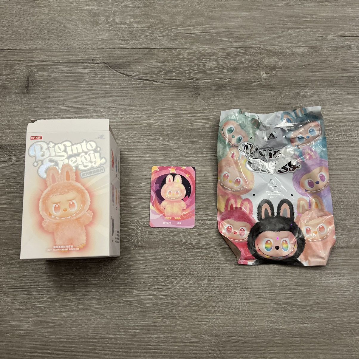 POP MART Labubu Big Into Energy Loyalty Monster Size ONE SIZE - 7 Thumbnail
