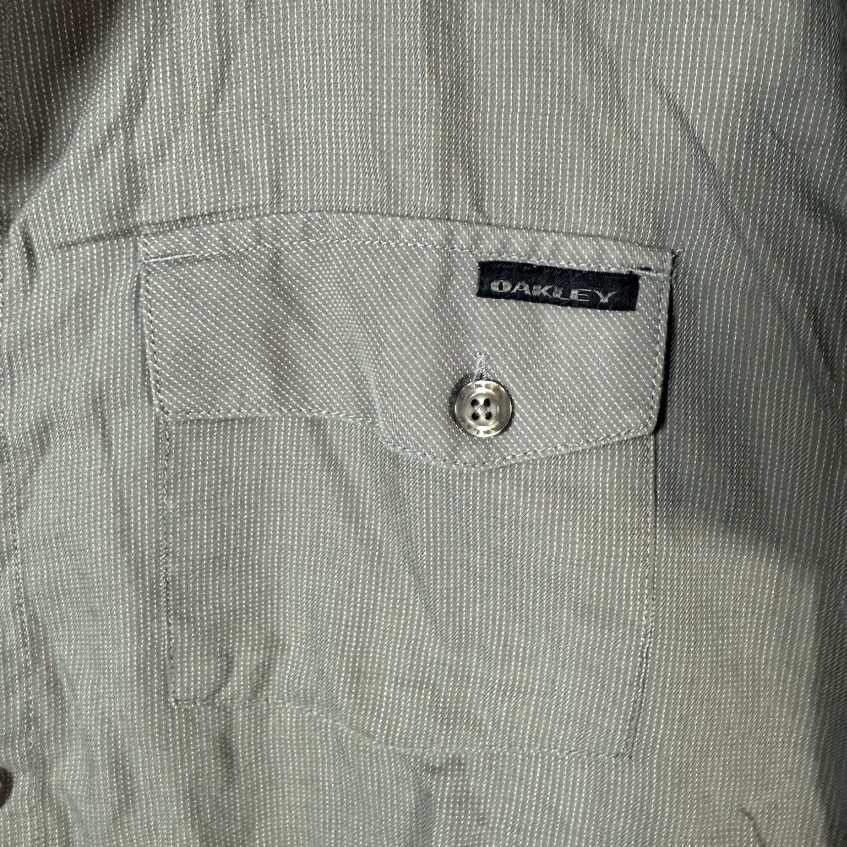 Oakley Oakley Shirt L Mens Gray Short Sleeve Button-Up Size US L / EU 52-54 / 3 - 3 Thumbnail