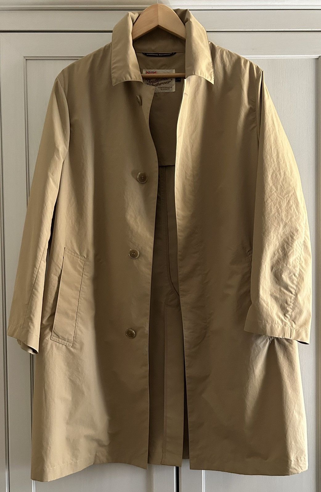 image of Traditional Weatherwear x Vintage Mackintosh Mac Coat in Beige, Men's (Size Medium)