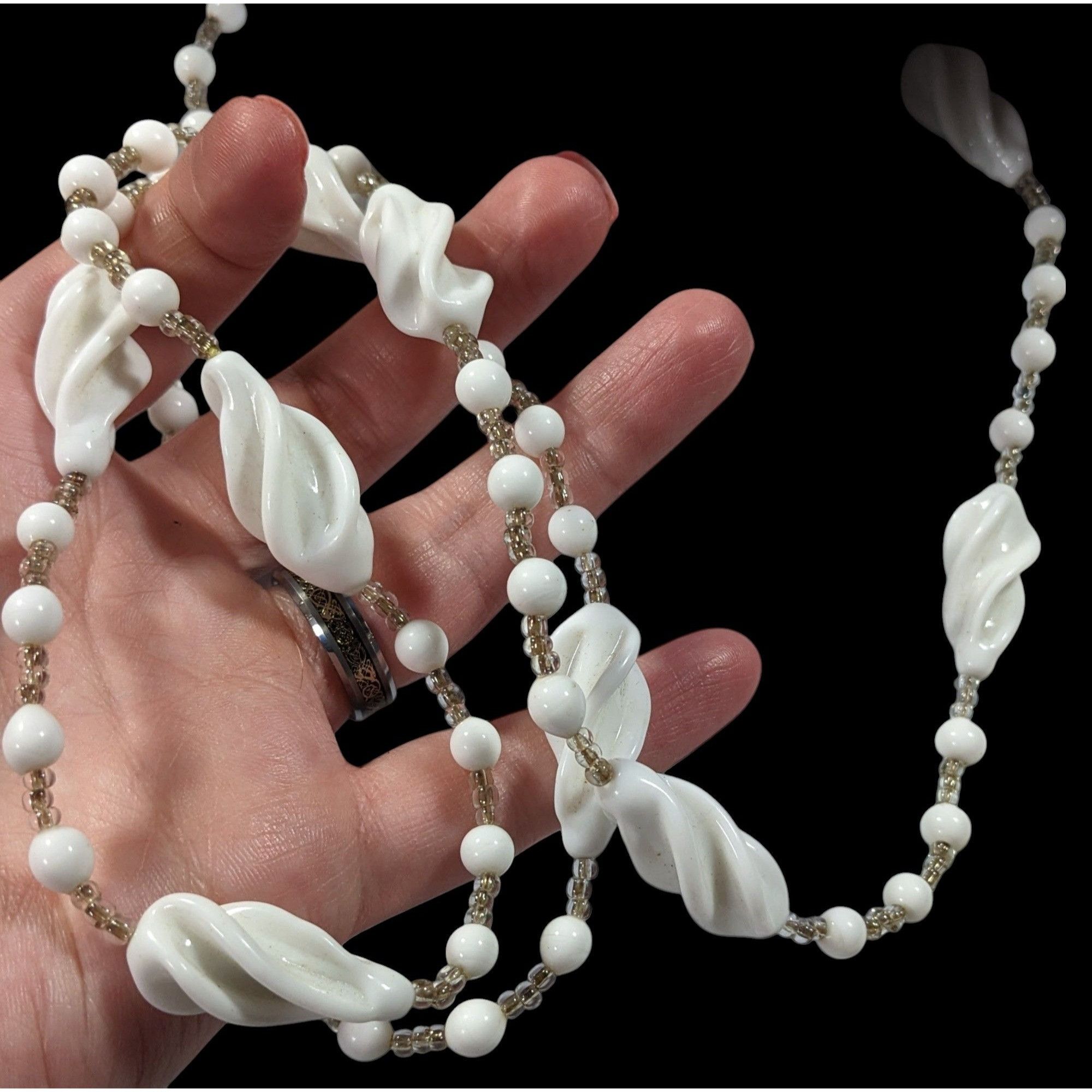 Other Vintage White Lucite And Glass Beaded Necklace Size ONE SIZE - 6 Thumbnail