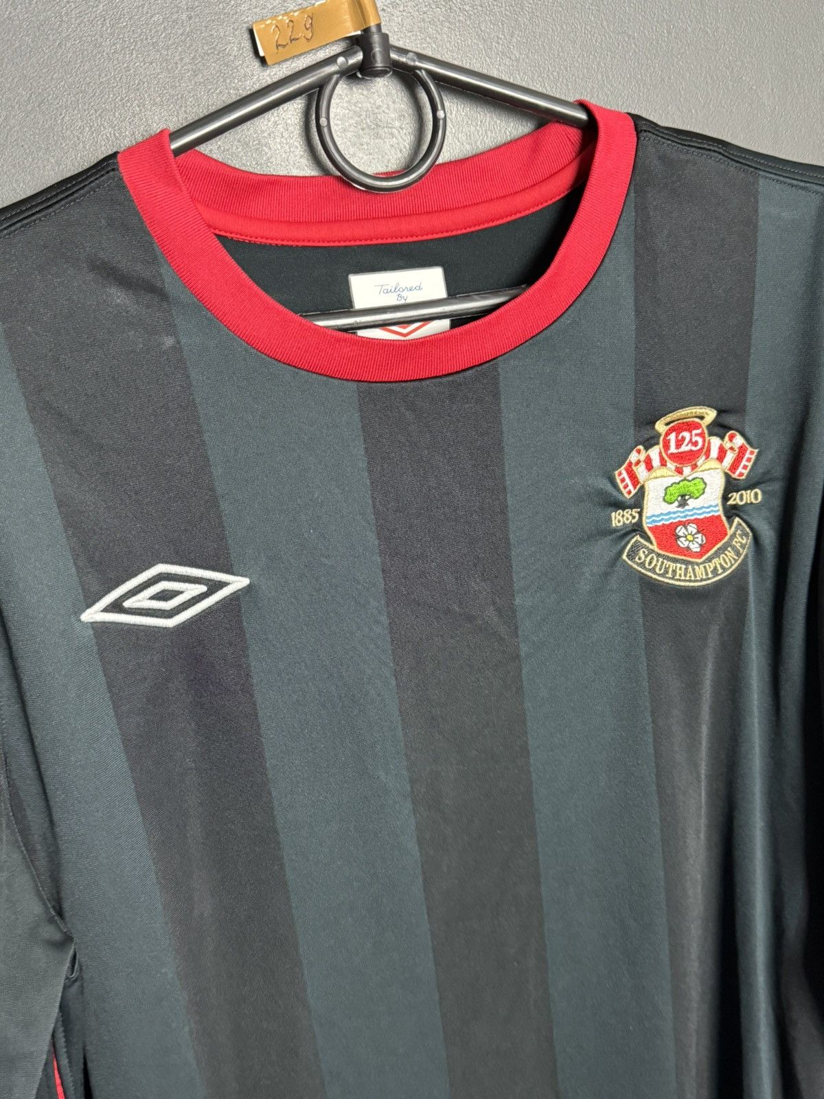 Umbro Southampton 10/11 Away Football Long Sleeve Jersey Size US M / EU 48-50 / 2 - 3 Thumbnail
