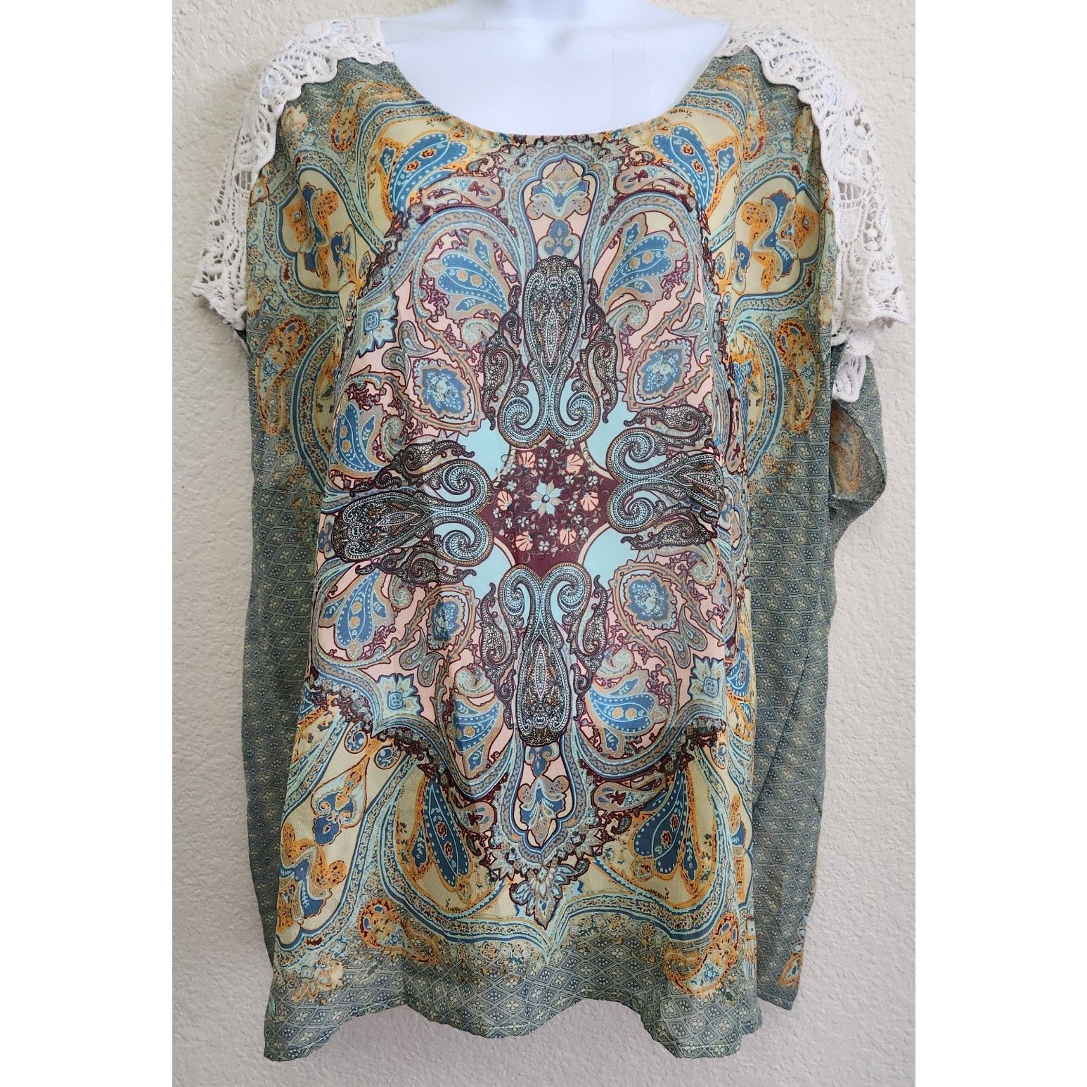 Other Cato Green Burgundy Paisley Crochet Shoulders Top 18W 20W Size XXL / US 16-18 / IT 52-54 - 1 Thumbnail