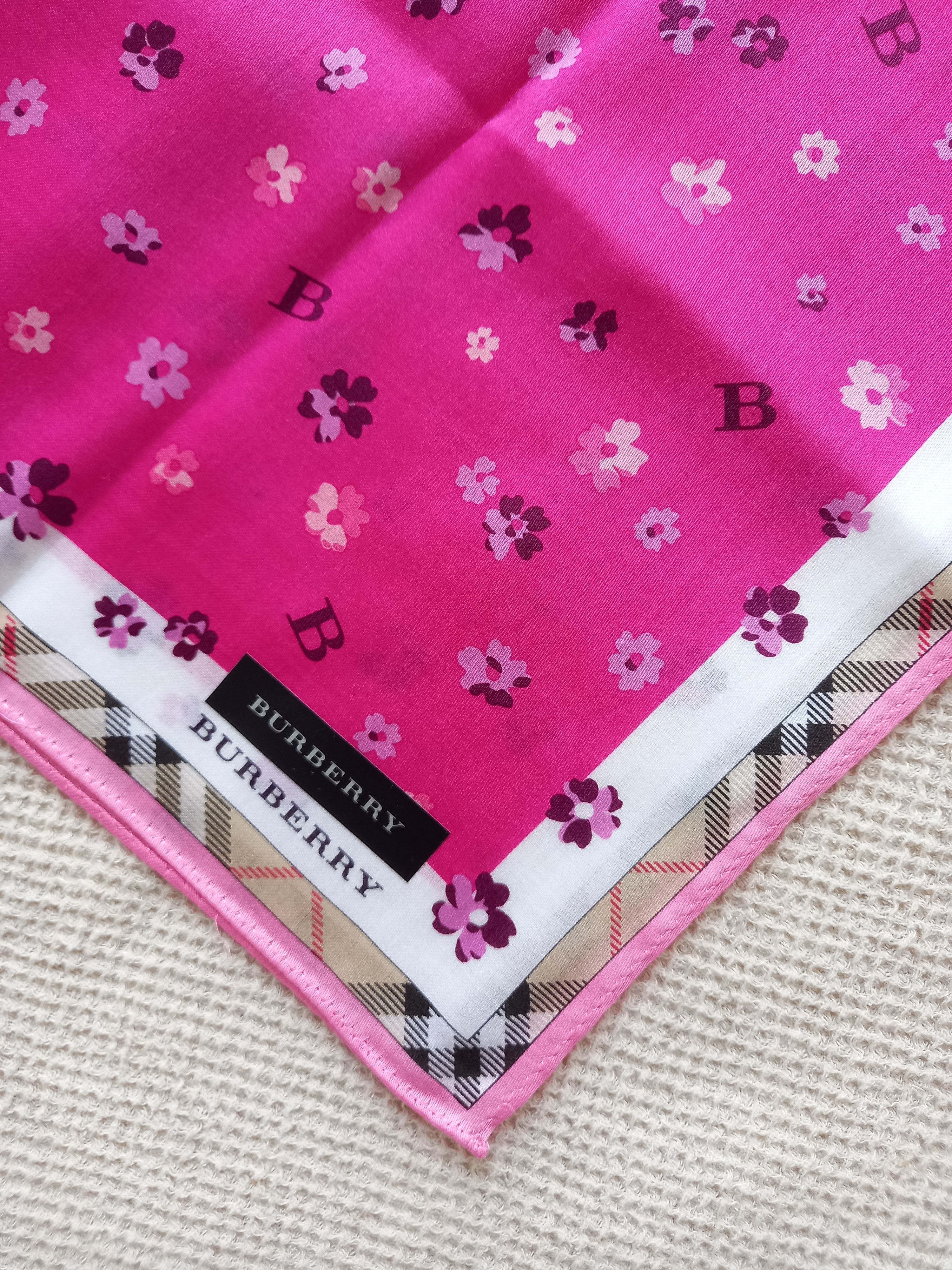 Burberry × Vintage Burberry bandana handkerchief scarf pink floral nova check Size ONE SIZE - 1 Thumbnail