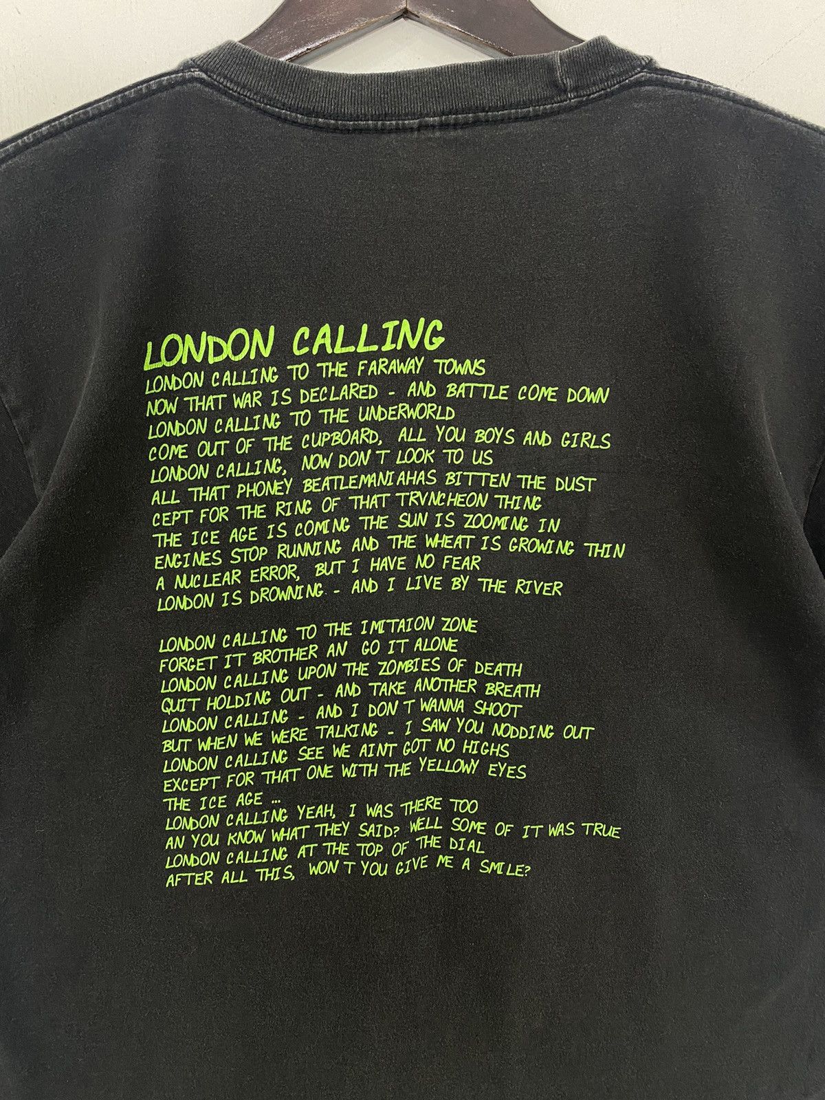 Band Tees 💥VINTAGE THE CLASH punkrock band london calling Y2K shirt Size US L / EU 52-54 / 3 - 6 Thumbnail