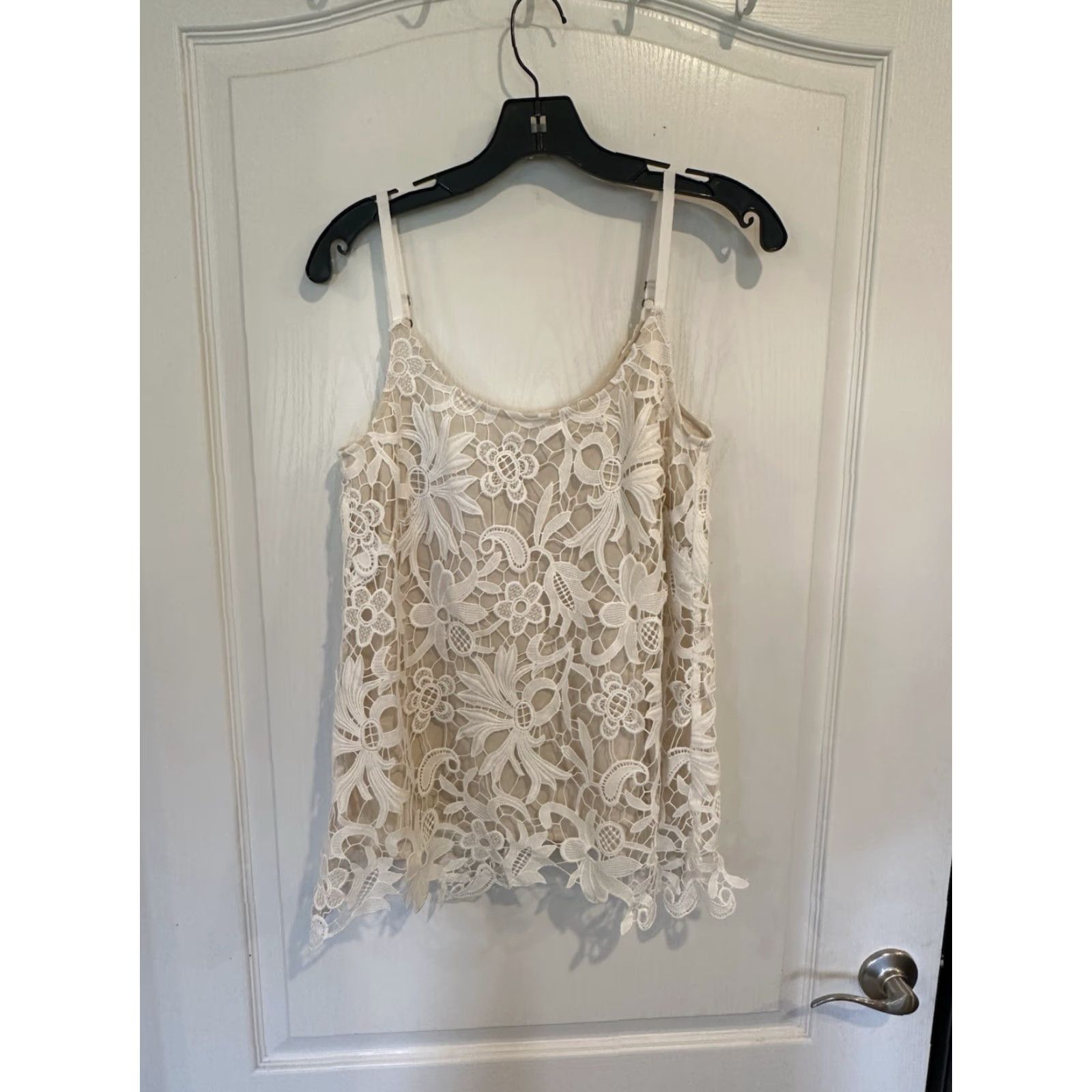 Vintage CAbi Blouse Tank Top Ivory Lace Overlay Sleeveless Women’s XS Tan Ivory Crochet Lace Blouse Womens XS Size XS / US 0-2 / IT 36-38 - 2 Thumbnail