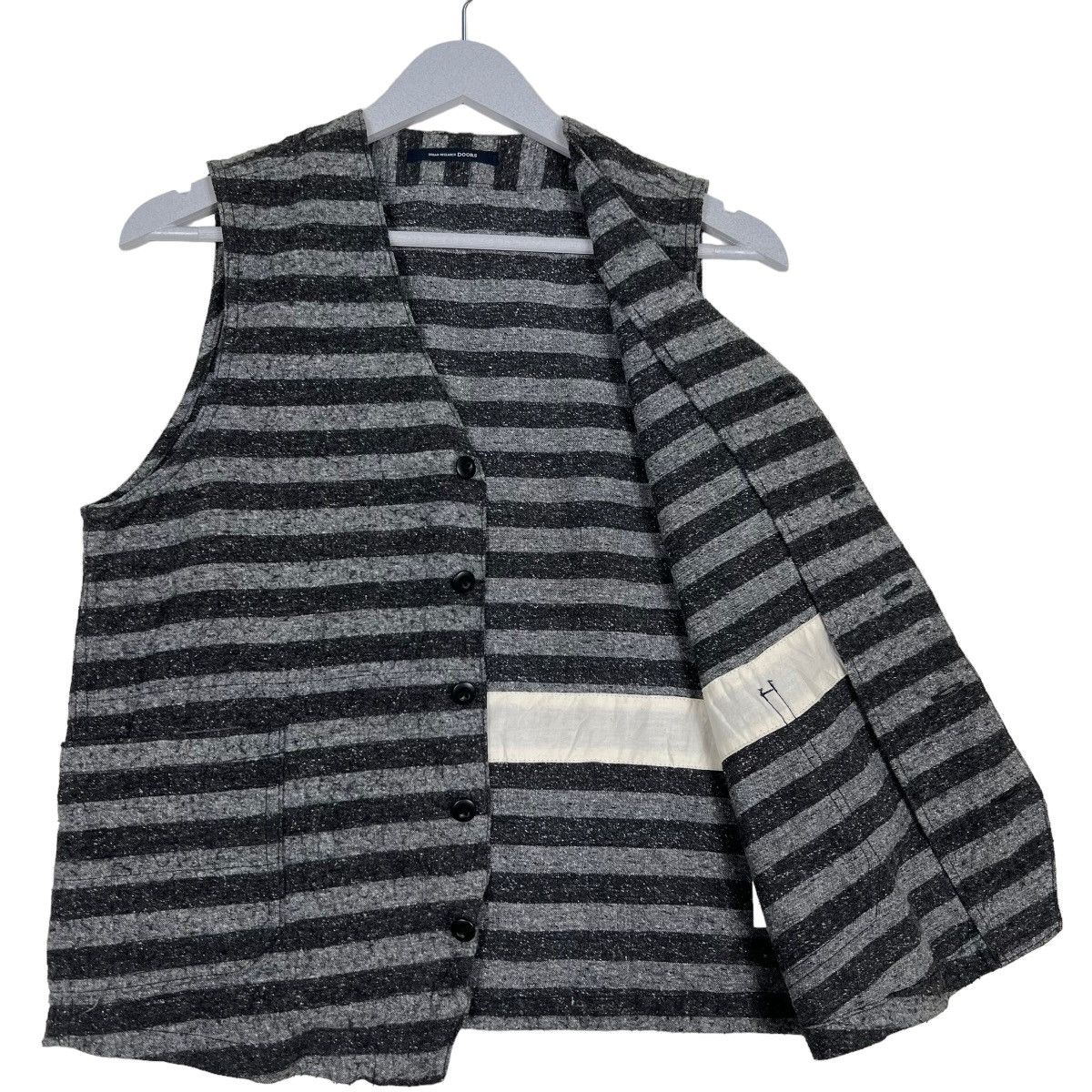 URBAN RESEARCH DOORS 🔥 URBAN RESEACH DOOR PRISONER VEST Size US M / EU 48-50 / 2 - 9 Thumbnail