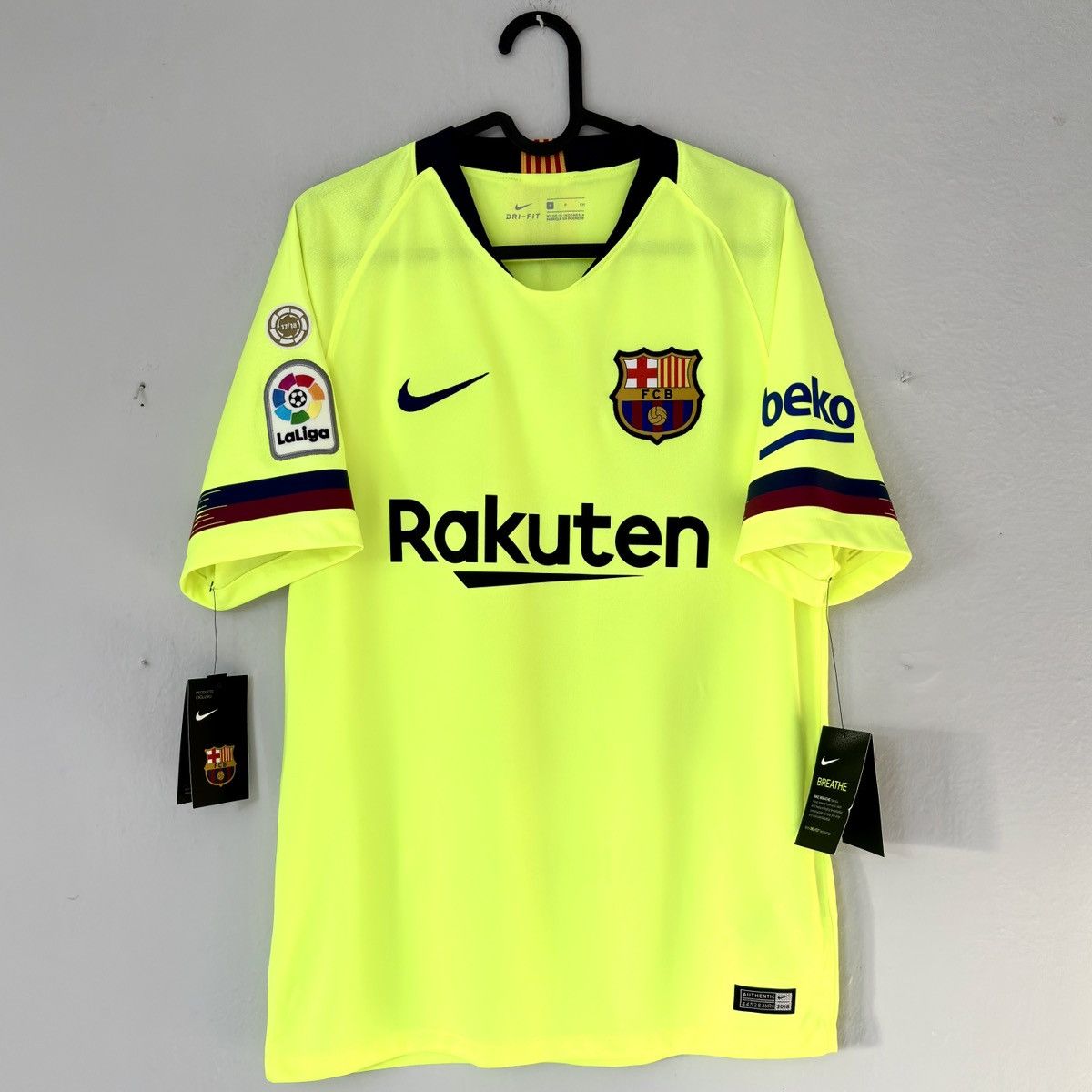 Nike 2018 2019 Barcelona Messi Nike Away Kit Soccer Jersey Shirt Size US S / EU 44-46 / 1 - 3 Thumbnail