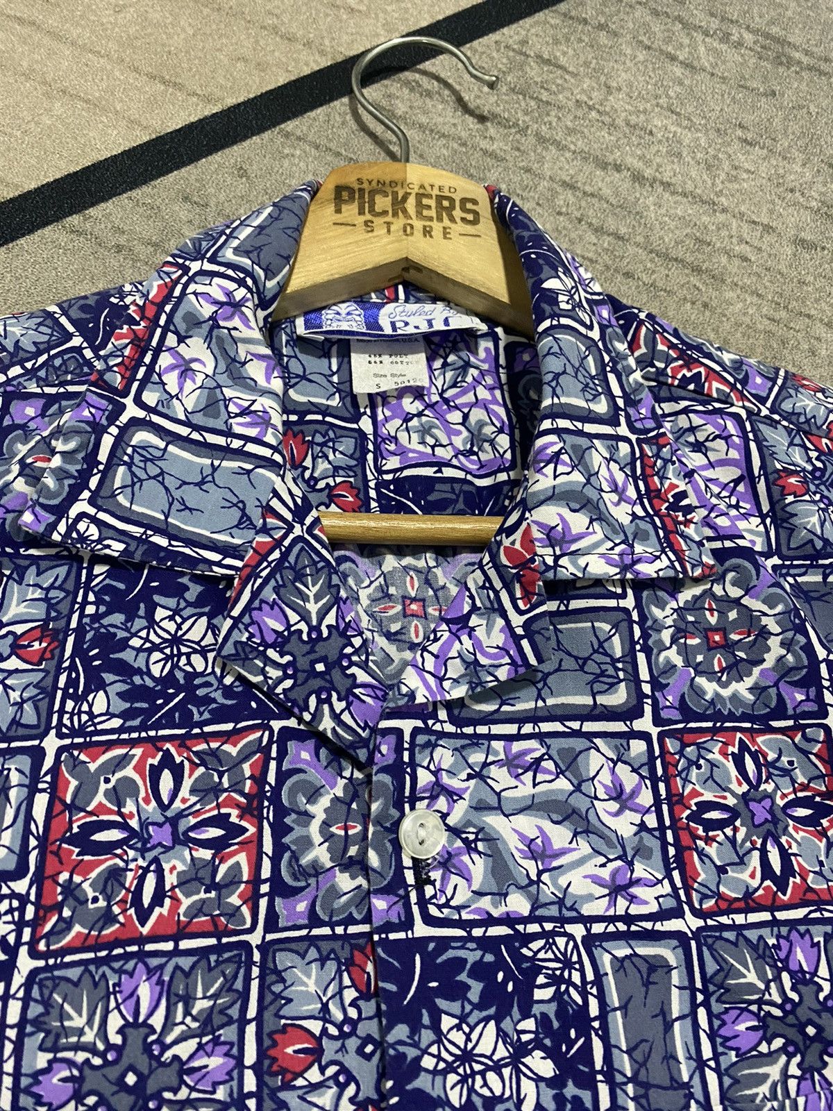 Vintage Hawaii style button up shirts style by RJC SMALL size Size US S / EU 44-46 / 1 - 3 Thumbnail