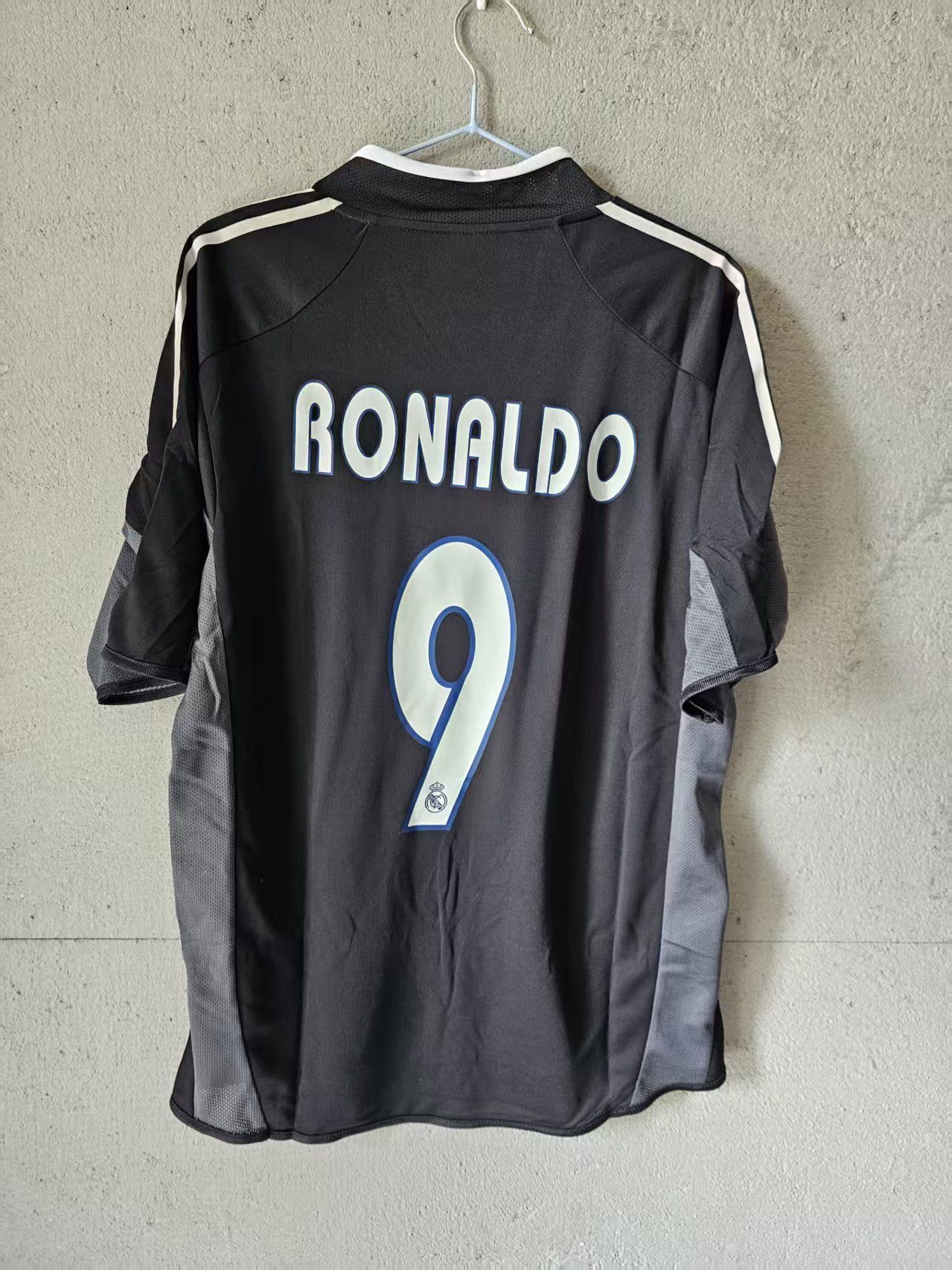 Other 2004 2005 Real Madrid #9 Ronaldo Jersey Size US L / EU 52-54 / 3 - 1 Thumbnail