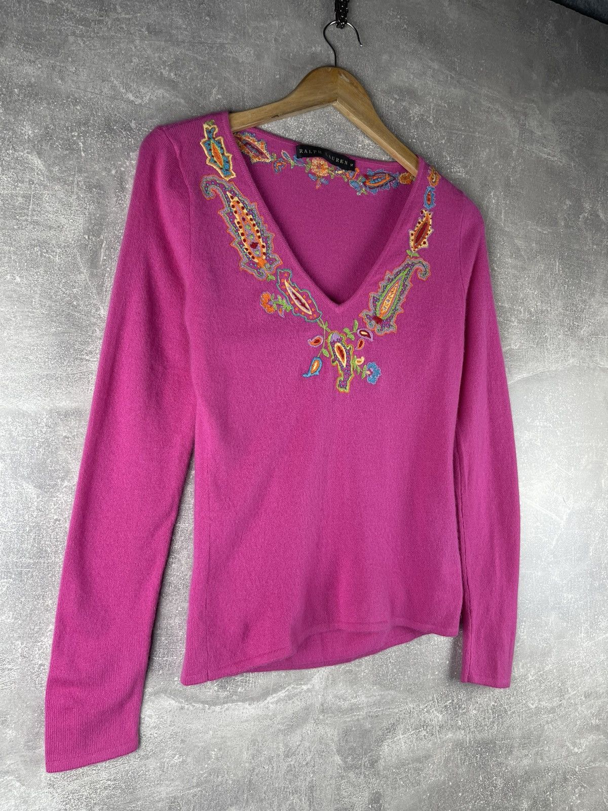 Ralph Lauren Black Label Ralph Lauren Black Label Cashmere Embroidered V-Neck Sweater Size M / US 6-8 / IT 42-44 - 3 Thumbnail