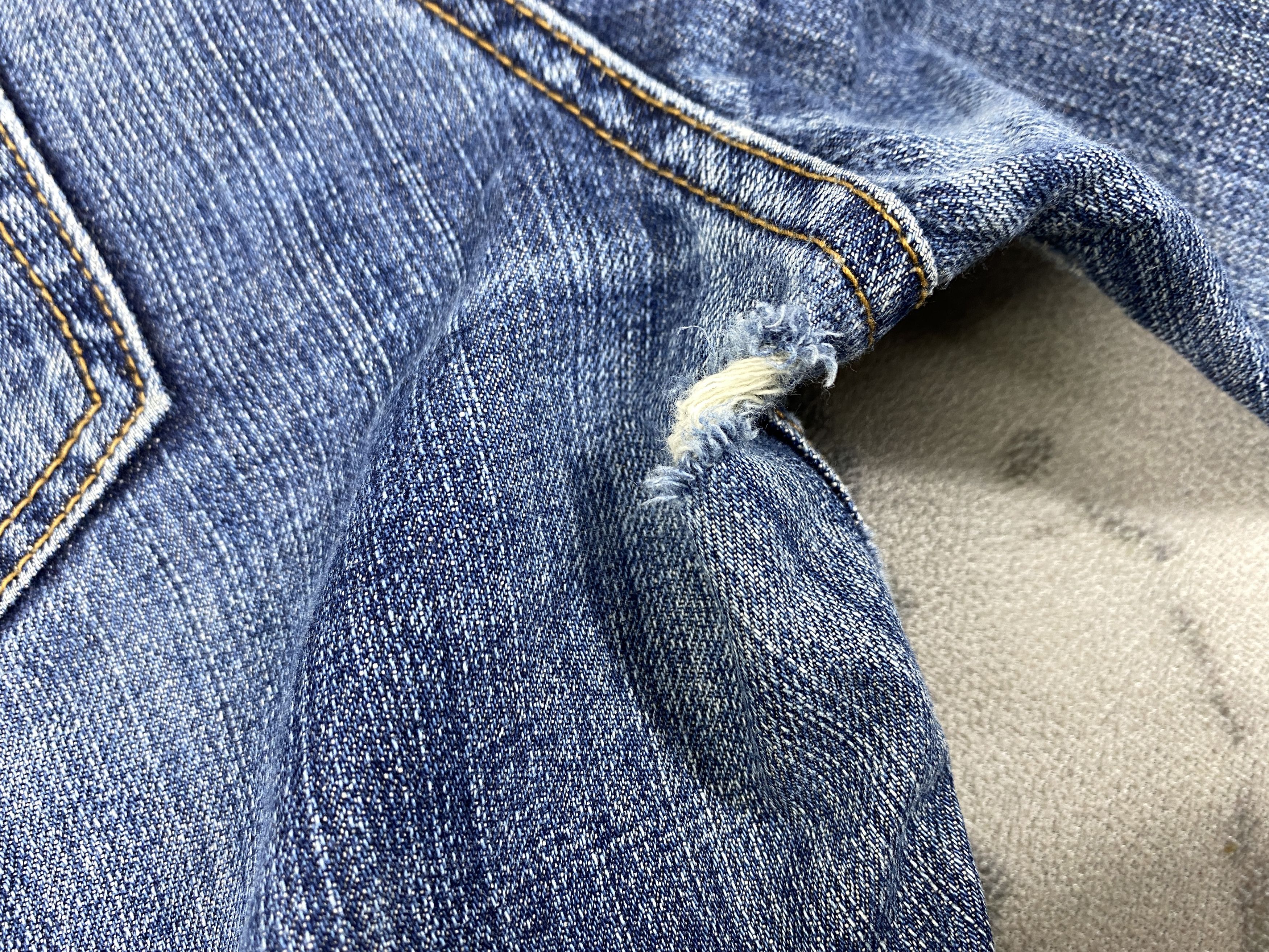 Levi's Blue Vintage Levi's 605 Distressed Denim 31 x 29 -JN665 Size US 31 - 11 Thumbnail