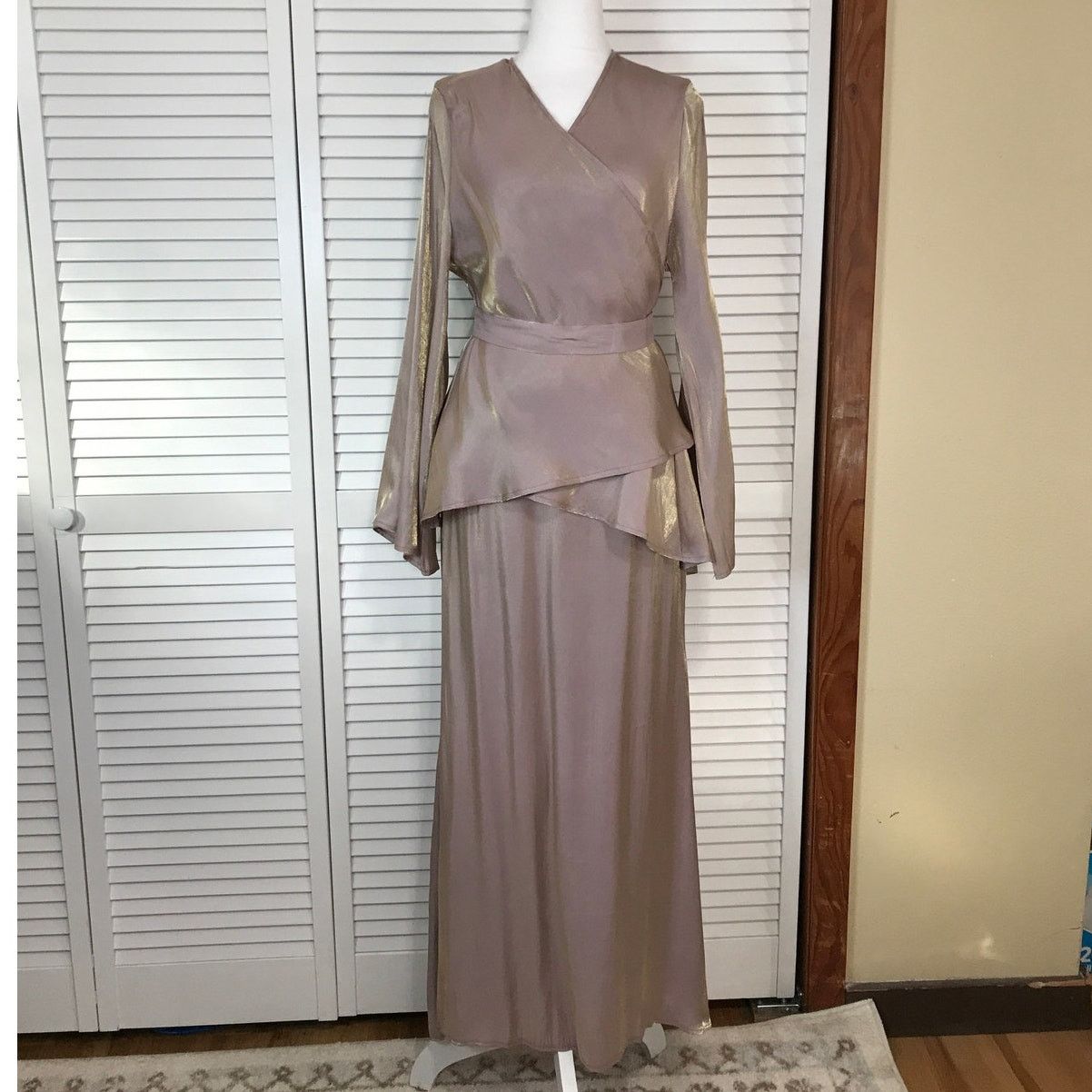 Other Elegant Taupe Metallic Silky Long Sleeve Set A-line Maxi M/L Size M / US 6-8 / IT 42-44 - 1 Thumbnail