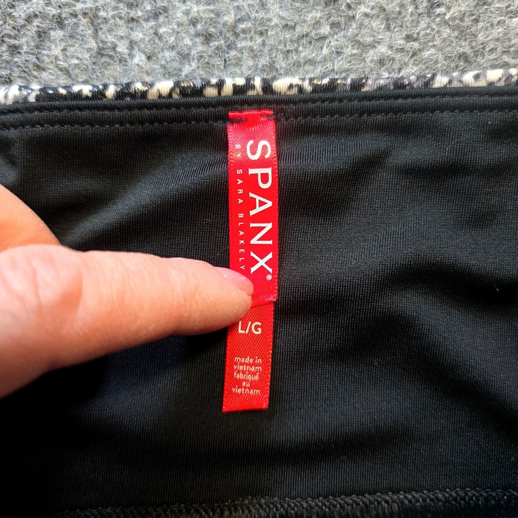 Spanx Spanx Pants Womens Size Large Gray Snakeskin Print Stretch Casual Capsule Basic leggings Size 36" / US 14 / IT 50 - 4 Thumbnail