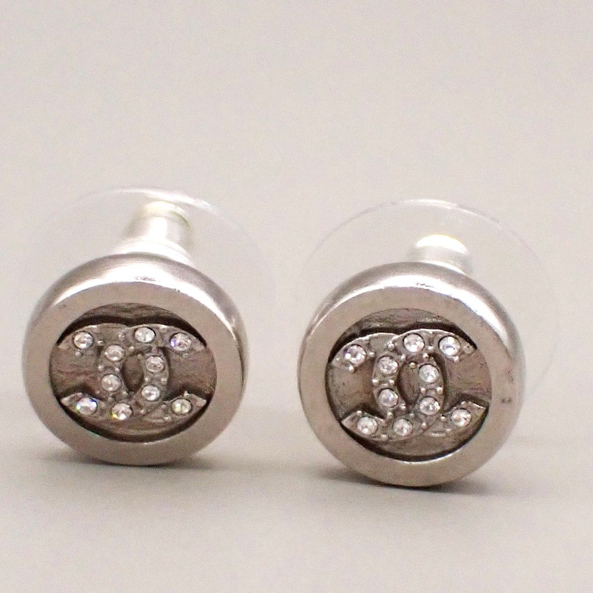 Chanel Chanel Vintage Round CC Clip-On Earrings Metal Size ONE SIZE - 1 Thumbnail