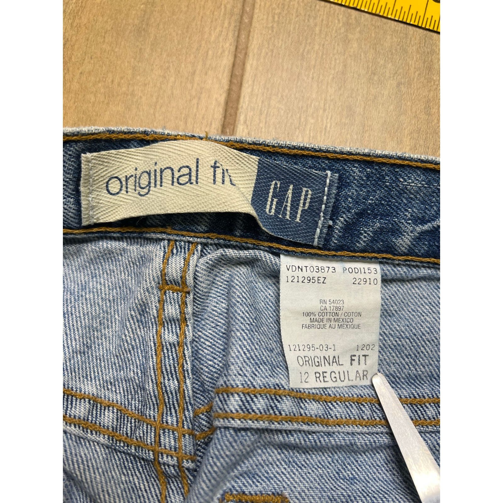 Gap Vintage 90s Medium Wash Gap Jeans Sz 32x30 Tag Sz 12 Size 34" / US 12 / IT 48 - 4 Thumbnail