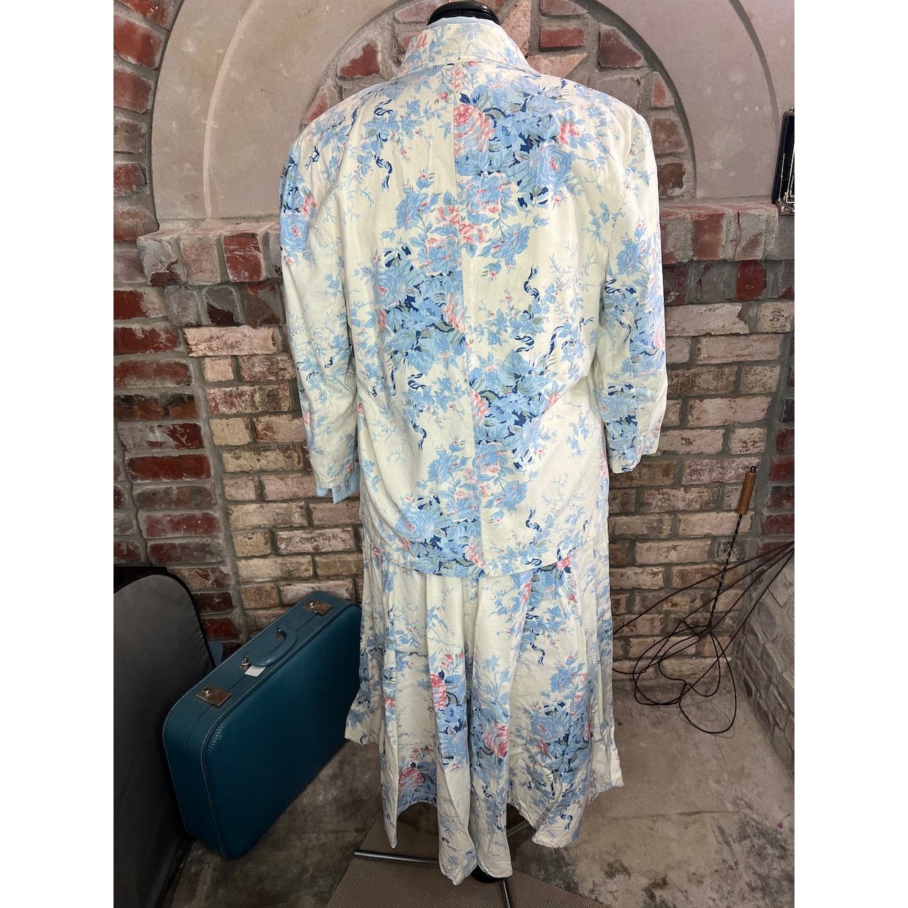 Vintage suit skirt blazer top swing skirt floral blue pink white Size 34" / US 12 / IT 48 - 18 Thumbnail