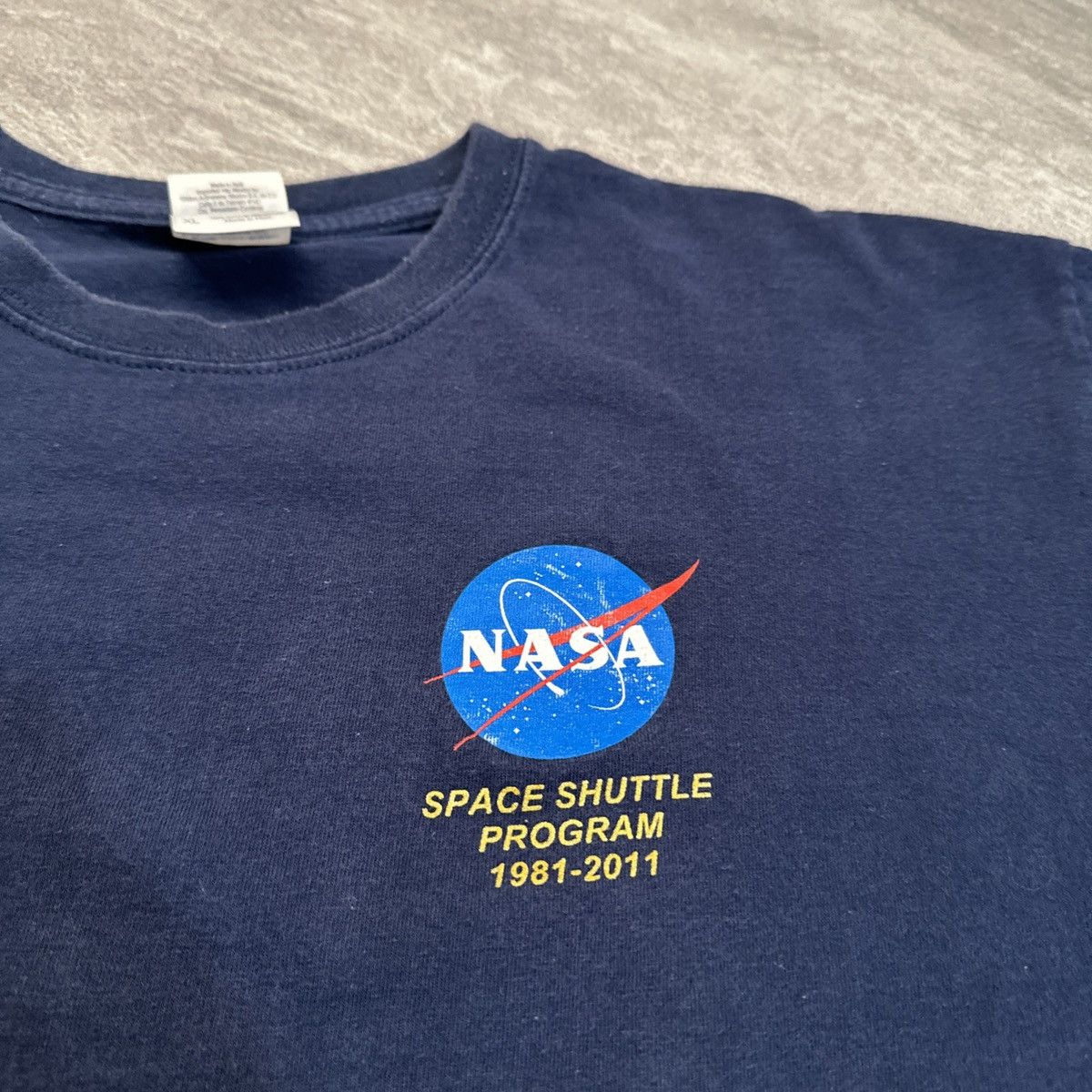 Gildan NASA Space Shuttle Program 1981-2011 Shirt Space Exploration Size US XL / EU 56 / 4 - 4 Thumbnail