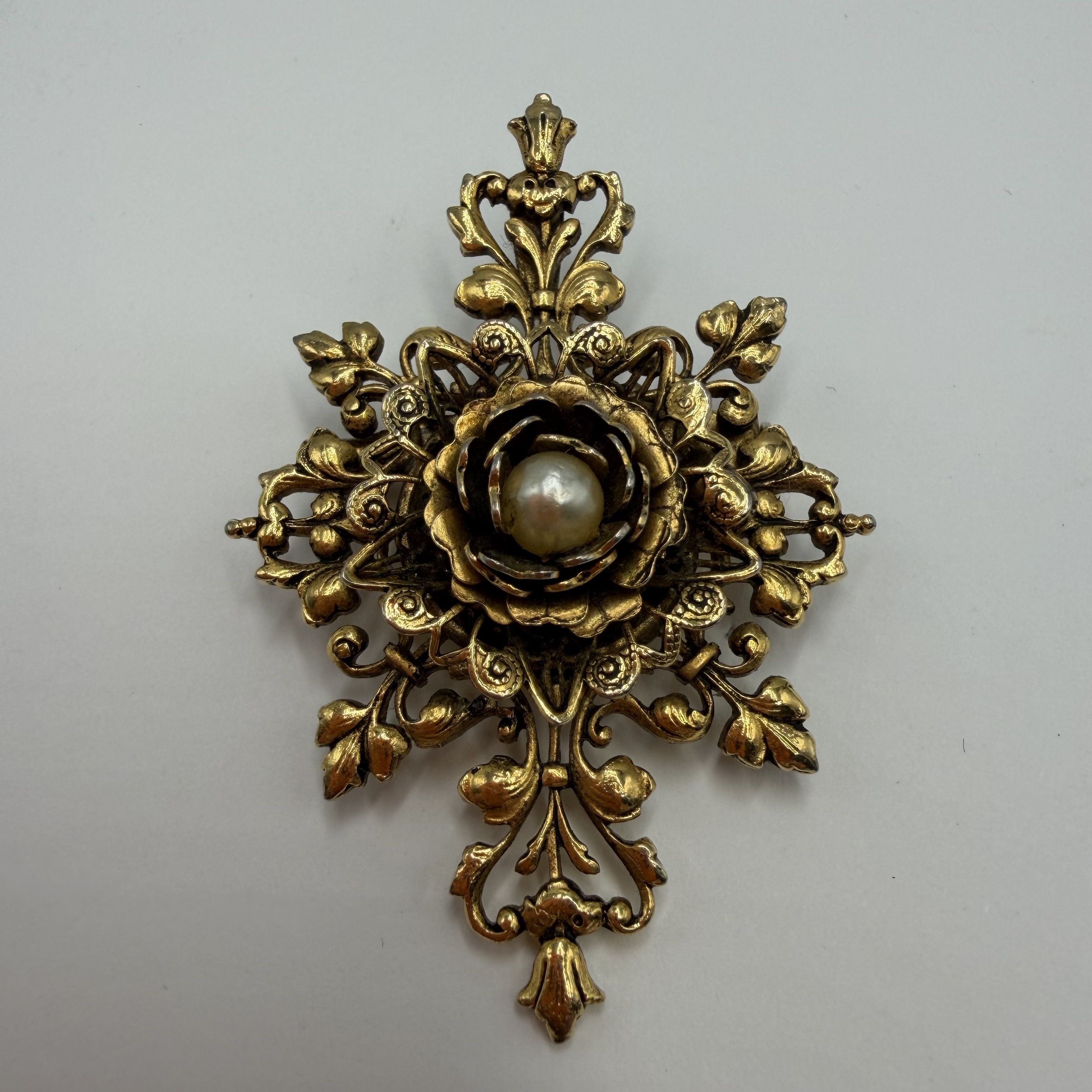 Vintage Vintage Baroque Pearl Brooch Gold Tone Antique pin Size ONE SIZE - 2 Thumbnail