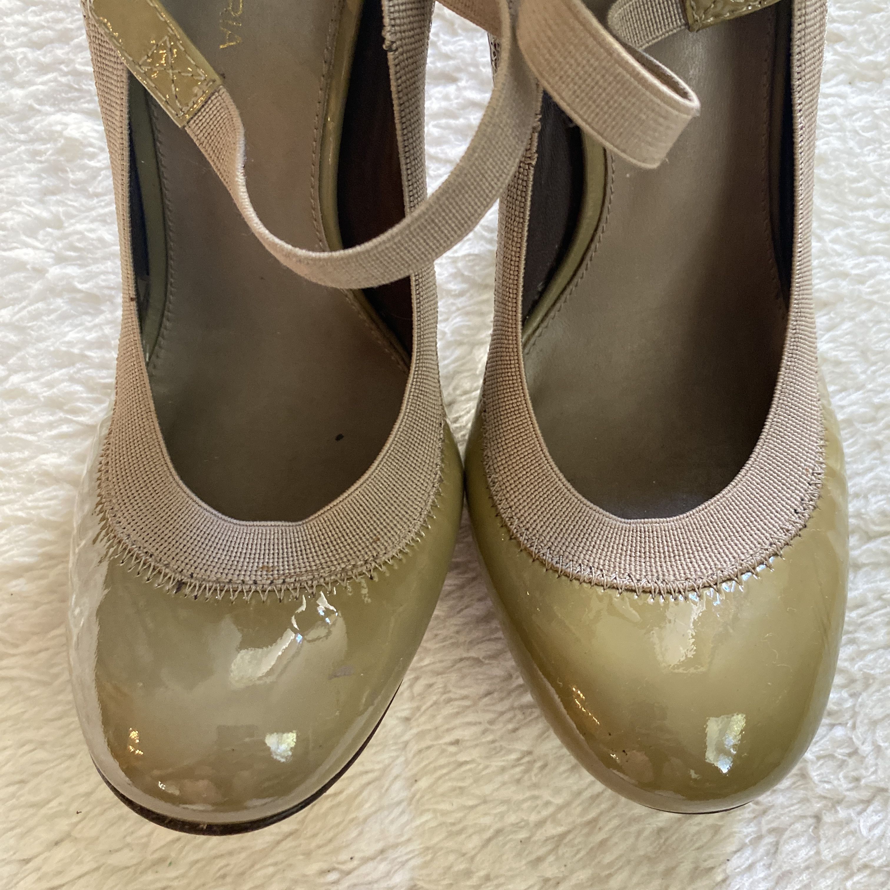 Bcbgmaxazria BCBGMAXAZRIA Olive Patent Leather Mary Jane Heels Size US 5.5 / IT 35.5 - 22 Thumbnail
