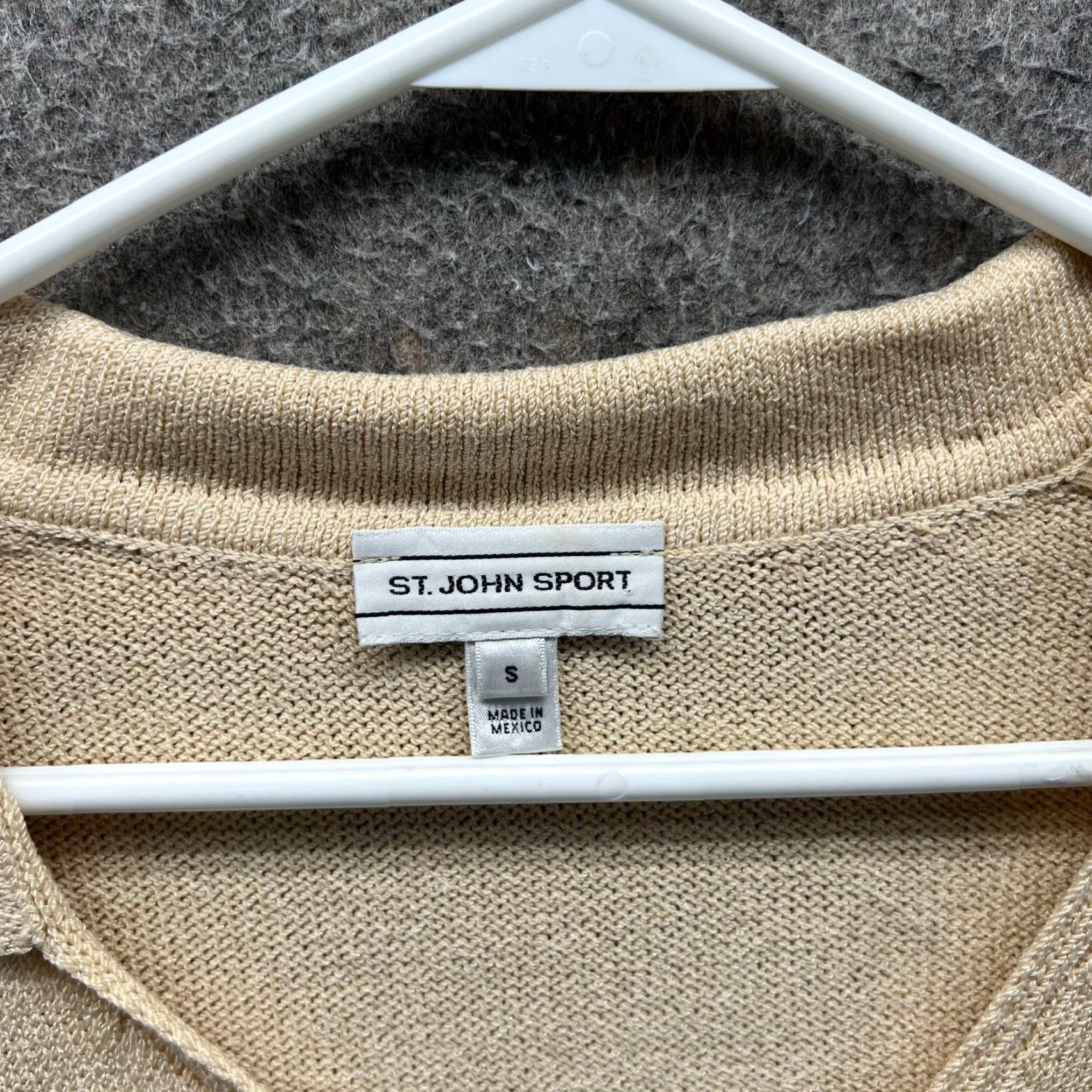St. John VINTAGE St John Sport Sweater Women Small Beige Fleece Wool Rayon Tan Long Sleeve USA Size S / US 4 / IT 40 - 6 Thumbnail