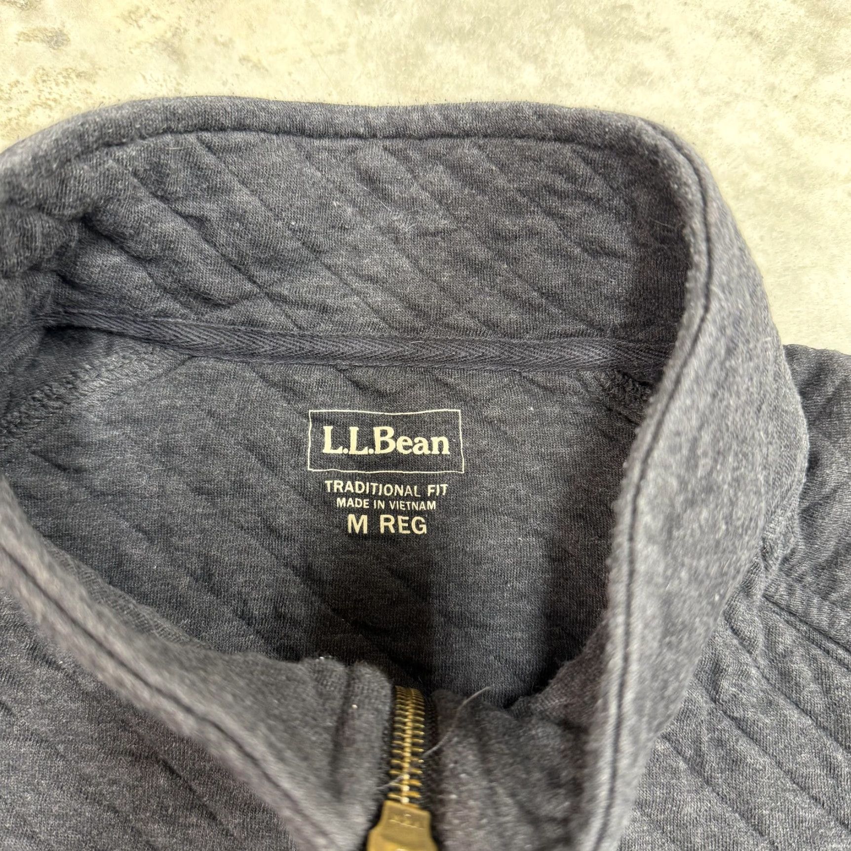 Vintage L.L. Bean Jacket Mens M Gray Quilted Full Zip Knit Logo Pockets Stand-Up Collar Short Vintage No (if needed?) Size US M / EU 48-50 / 2 - 2 Thumbnail