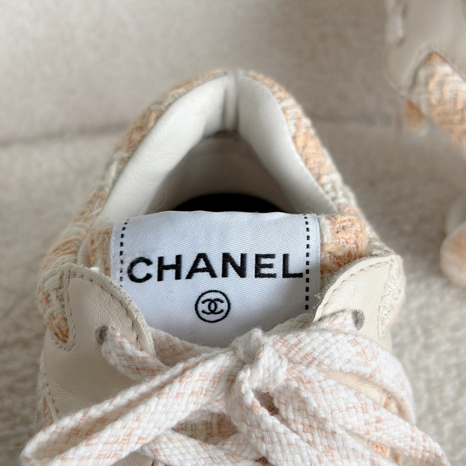 Chanel Chanel tweed sneaker 37.5 2255 Size US 7 / IT 37 - 7 Thumbnail