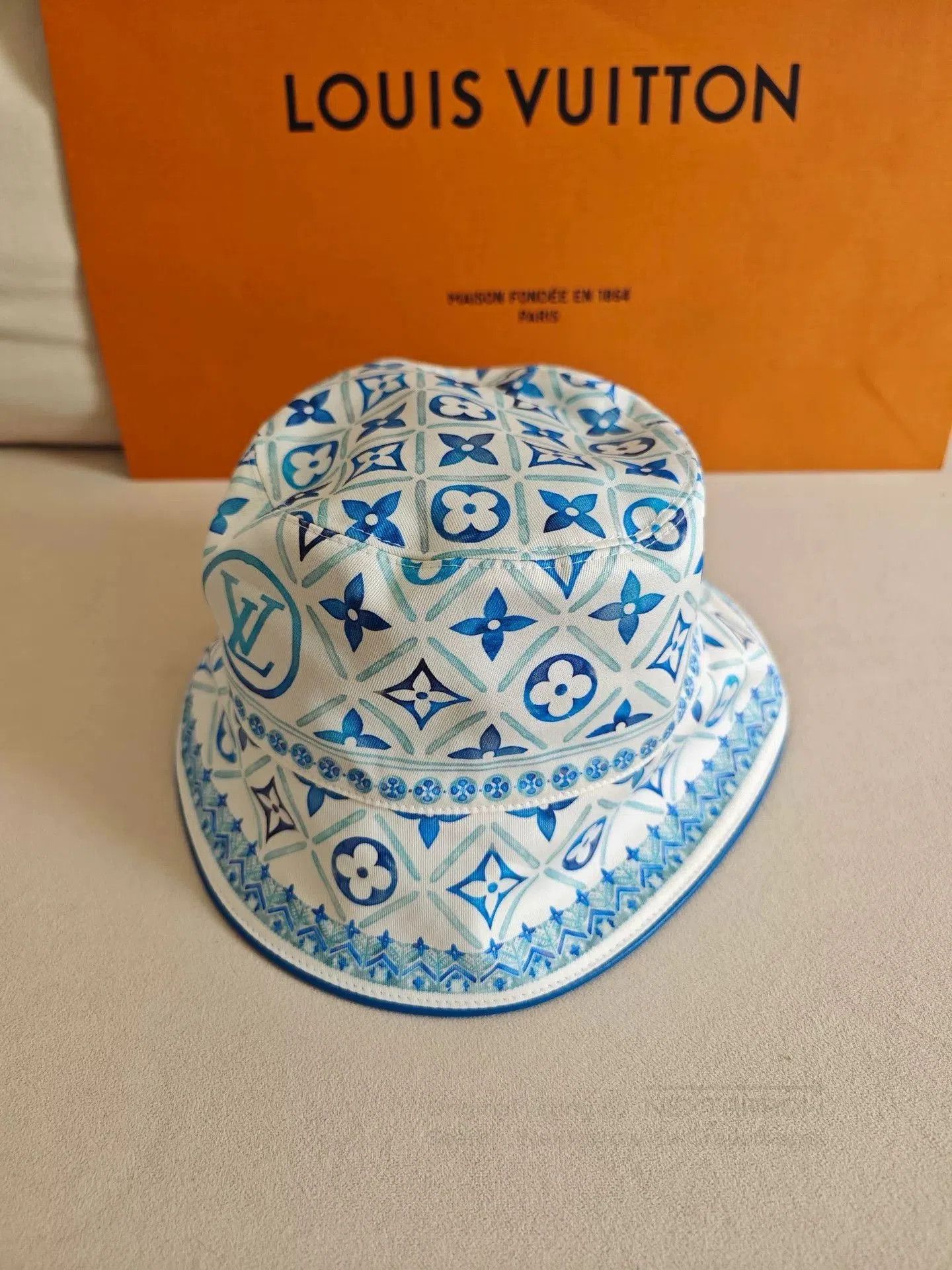 Louis Vuitton Louis Vuitton Reversible Bucket Hat. Size ONE SIZE - 1 Thumbnail